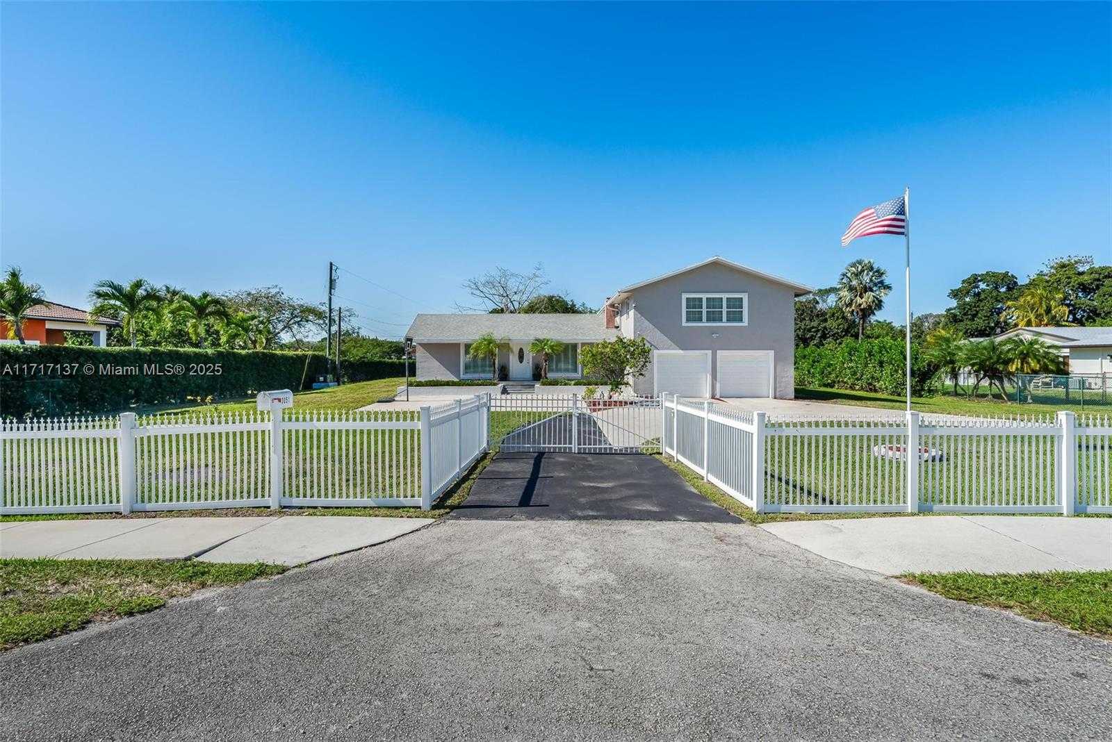 Small Image of 3051 SOUTH WEST 136TH AVE, Davie Number 44