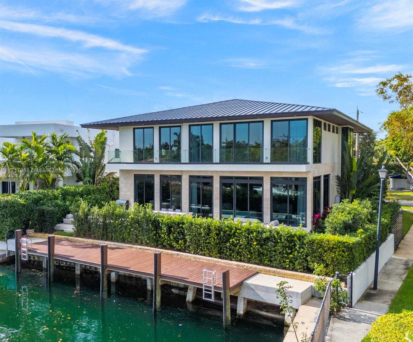 Small Image of 12575 PALM RD, North Miami Number 10