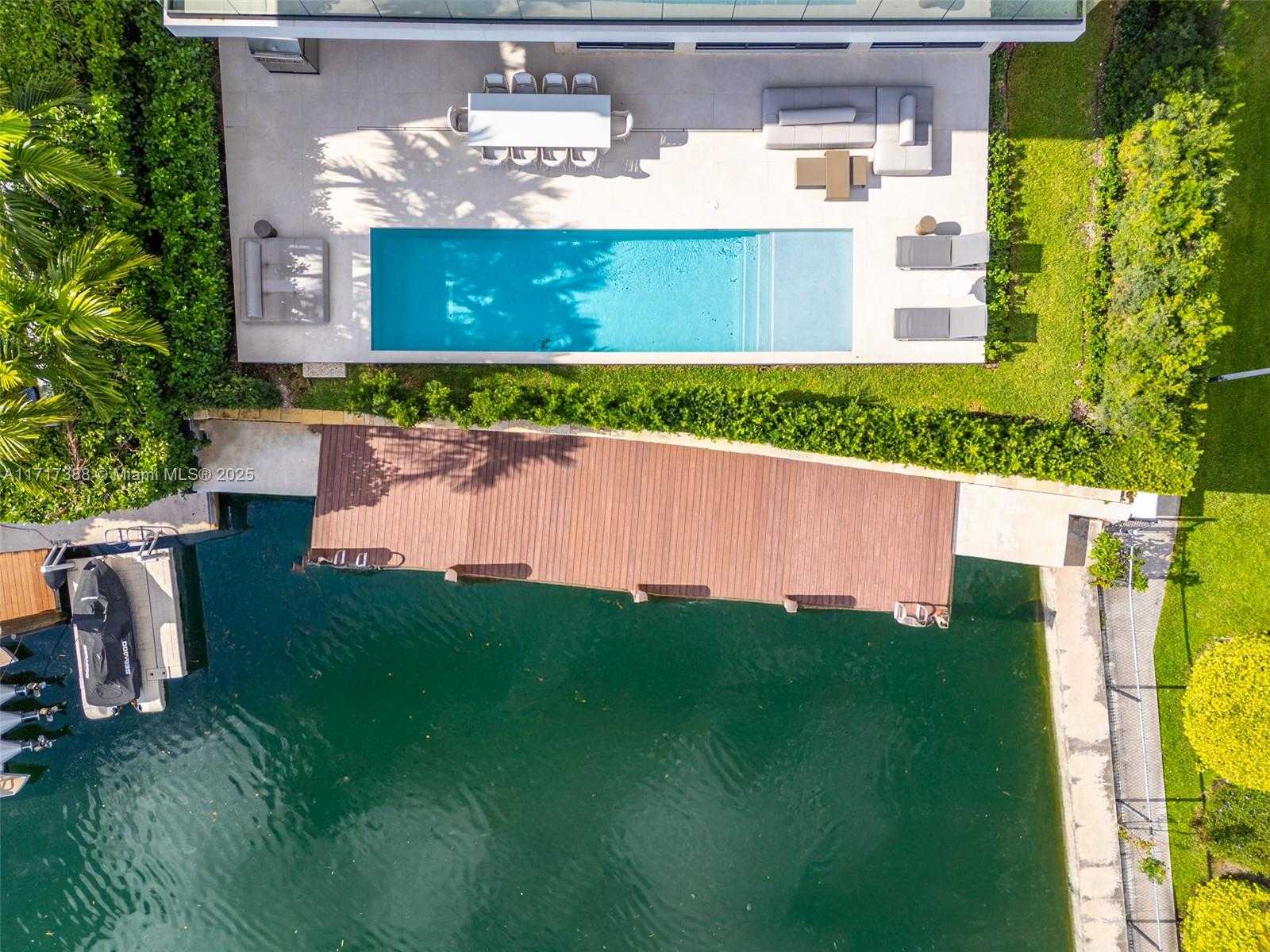 Small Image of 12575 PALM RD, North Miami Number 11