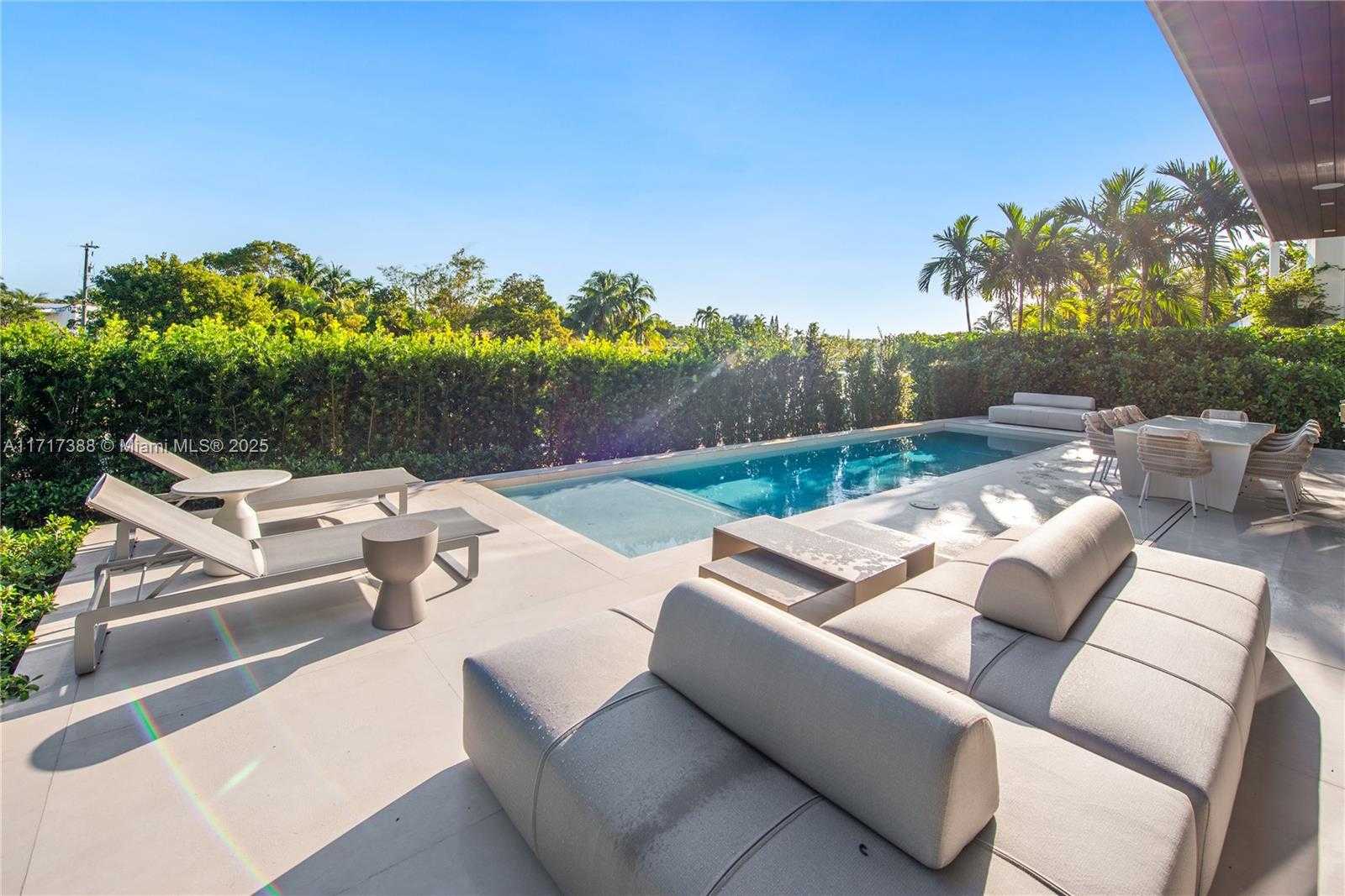 Small Image of 12575 PALM RD, North Miami Number 13