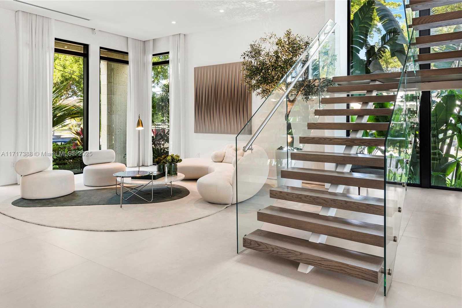 Small Image of 12575 PALM RD, North Miami Number 17