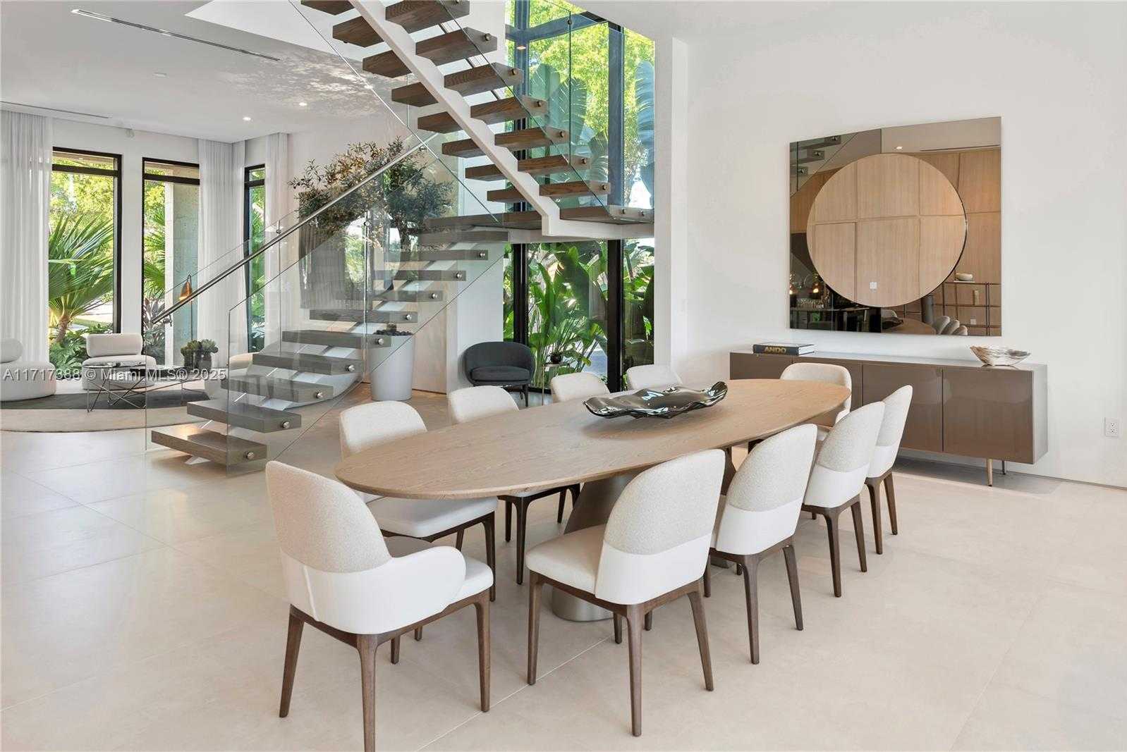 Small Image of 12575 PALM RD, North Miami Number 18