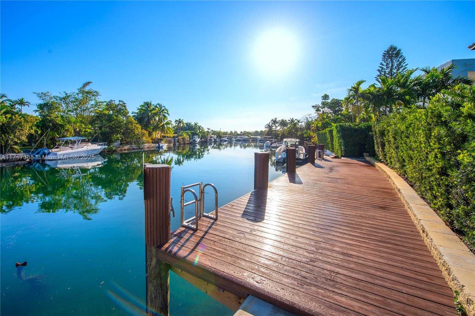 Small Image of 12575 PALM RD, North Miami Number 2