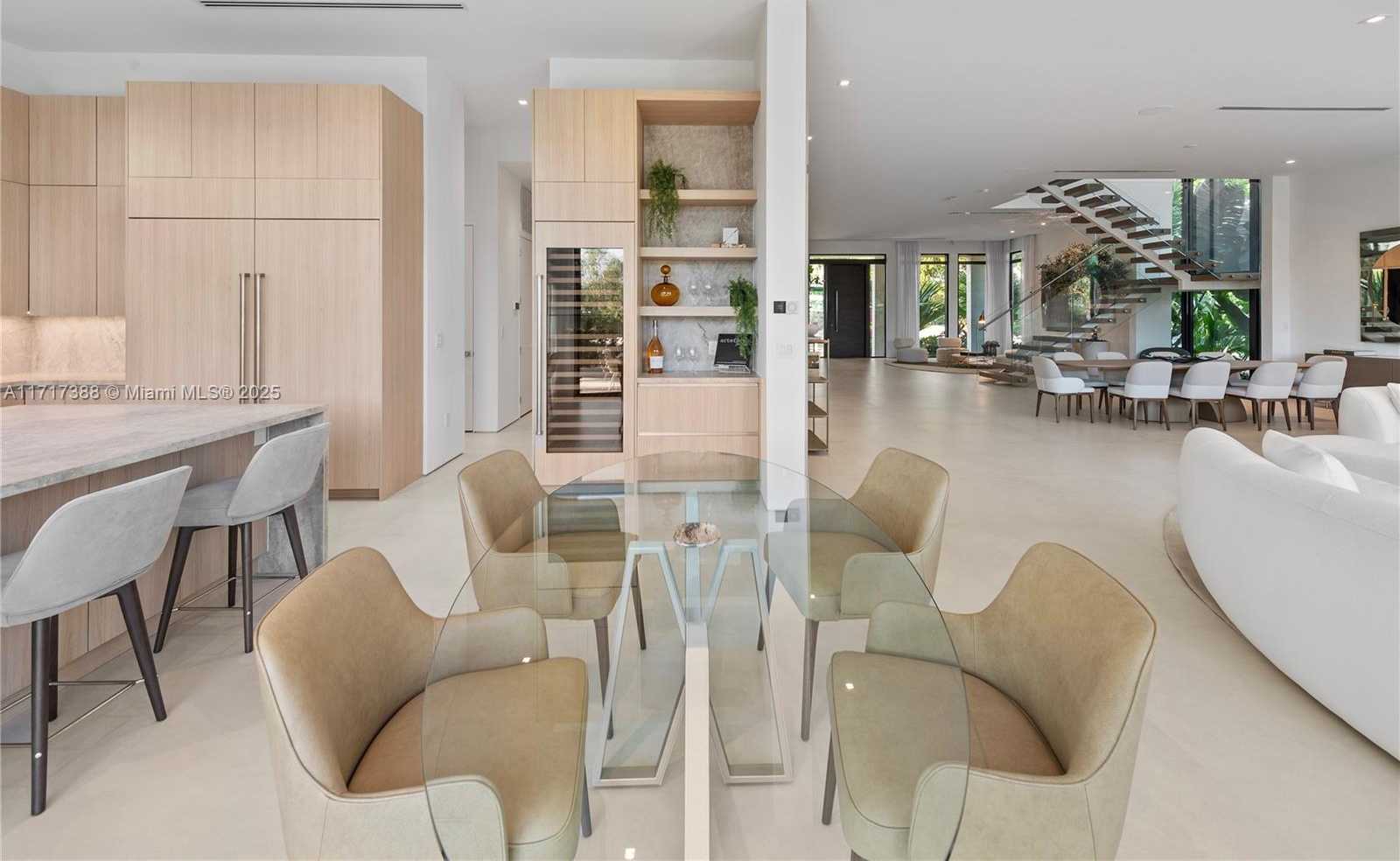 Small Image of 12575 PALM RD, North Miami Number 21
