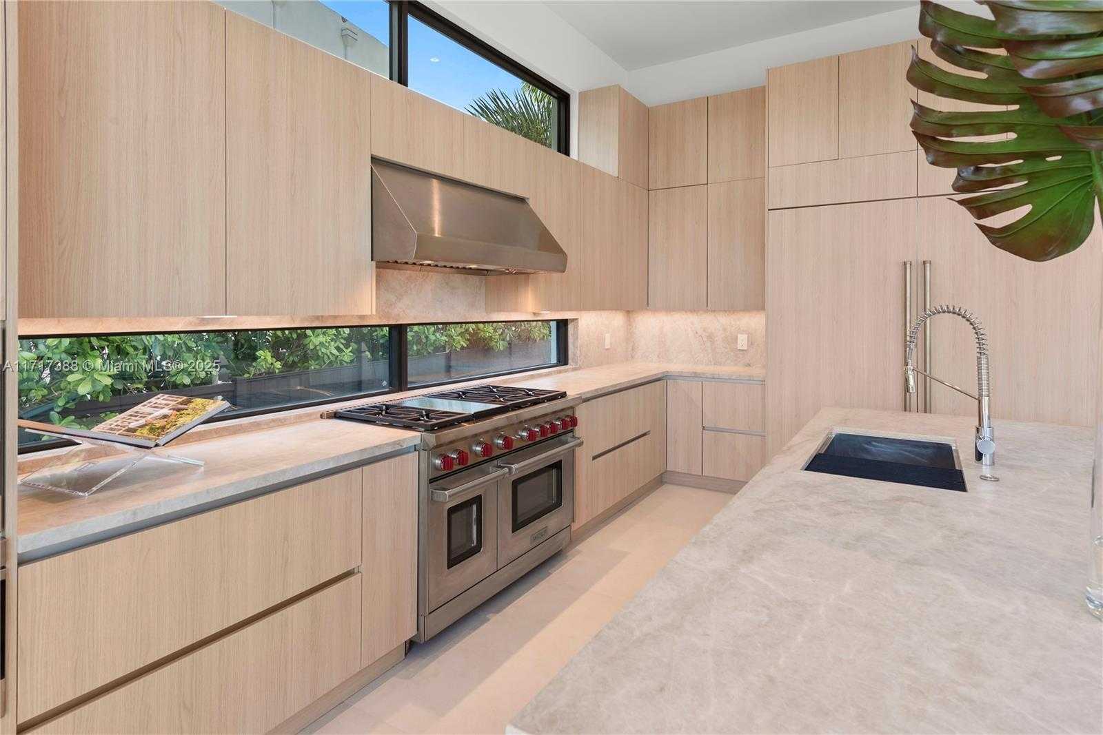 Small Image of 12575 PALM RD, North Miami Number 23