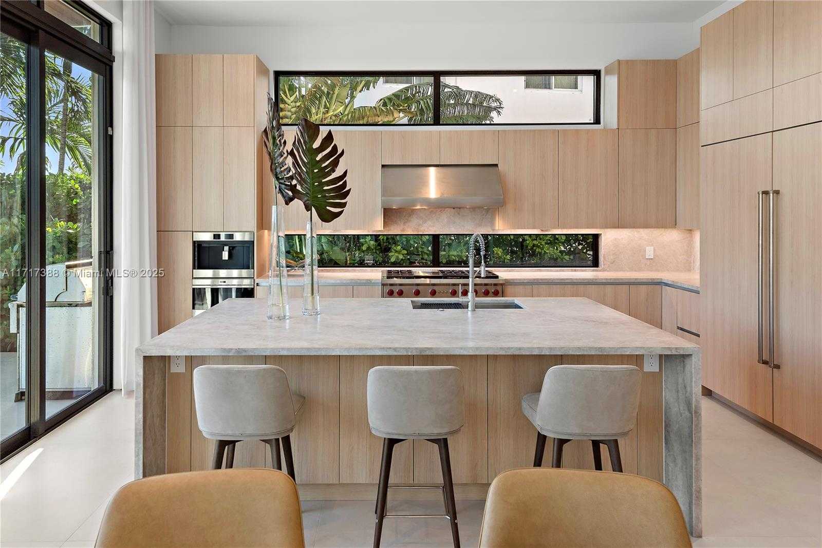 Small Image of 12575 PALM RD, North Miami Number 24