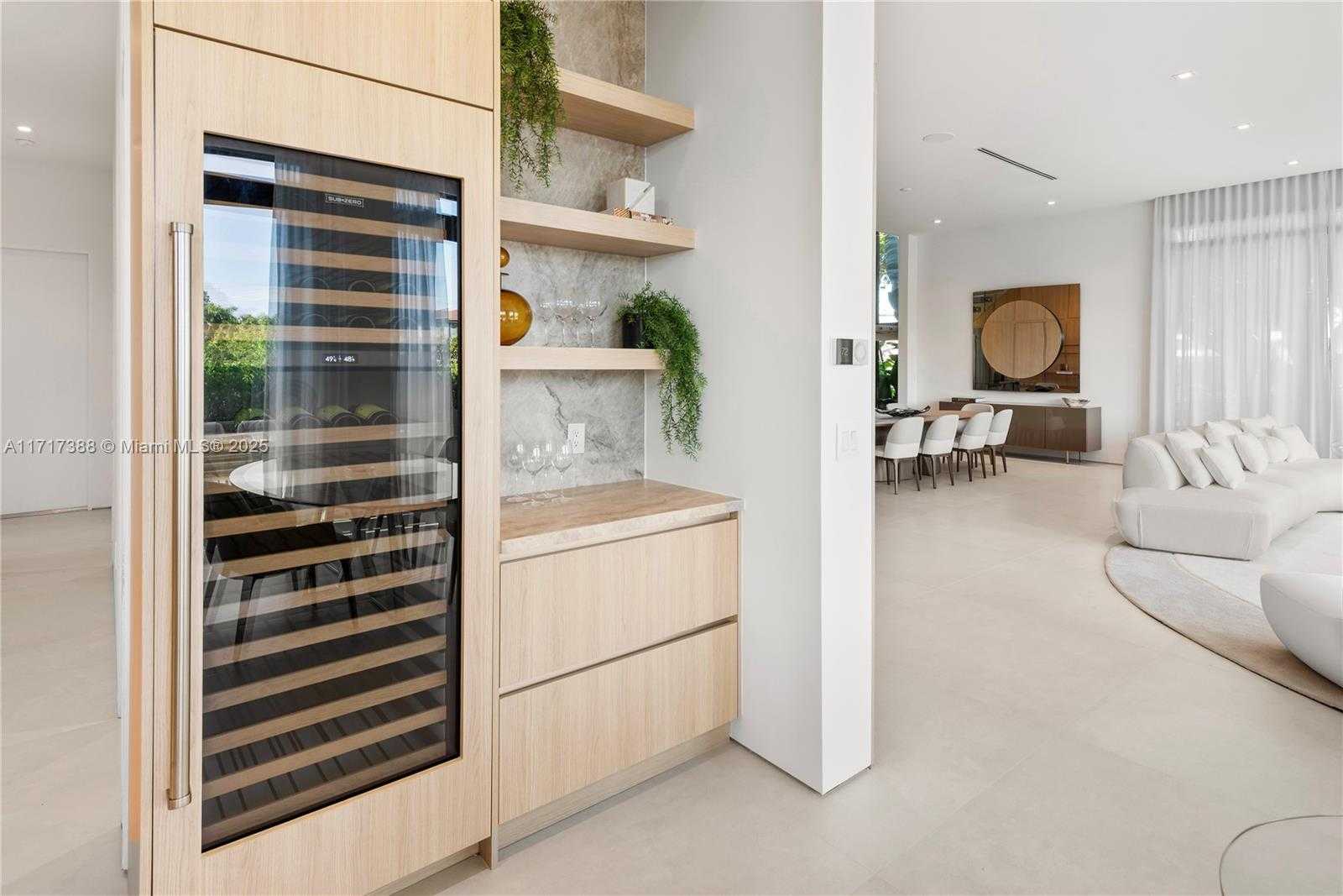 Small Image of 12575 PALM RD, North Miami Number 25
