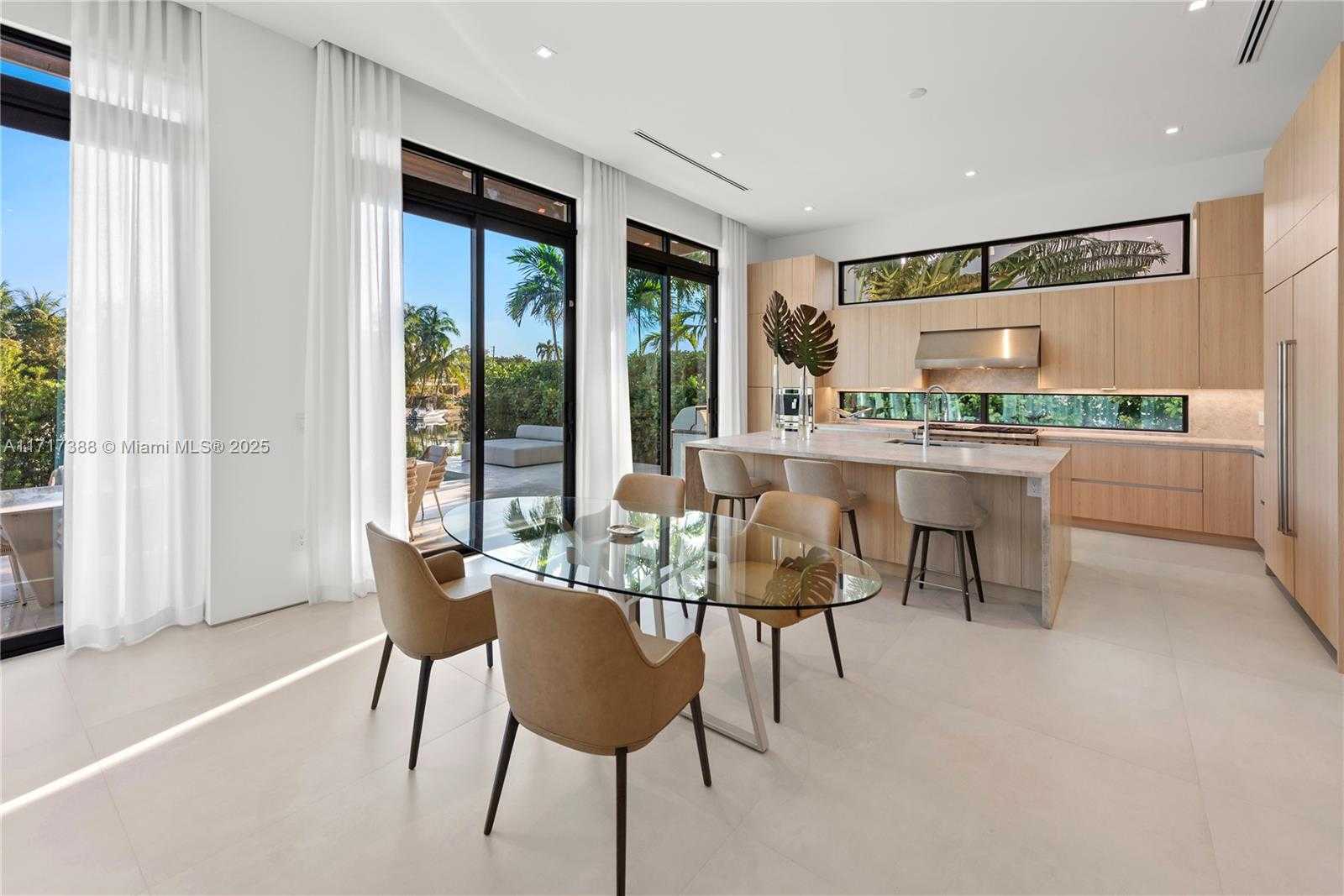 Small Image of 12575 PALM RD, North Miami Number 26