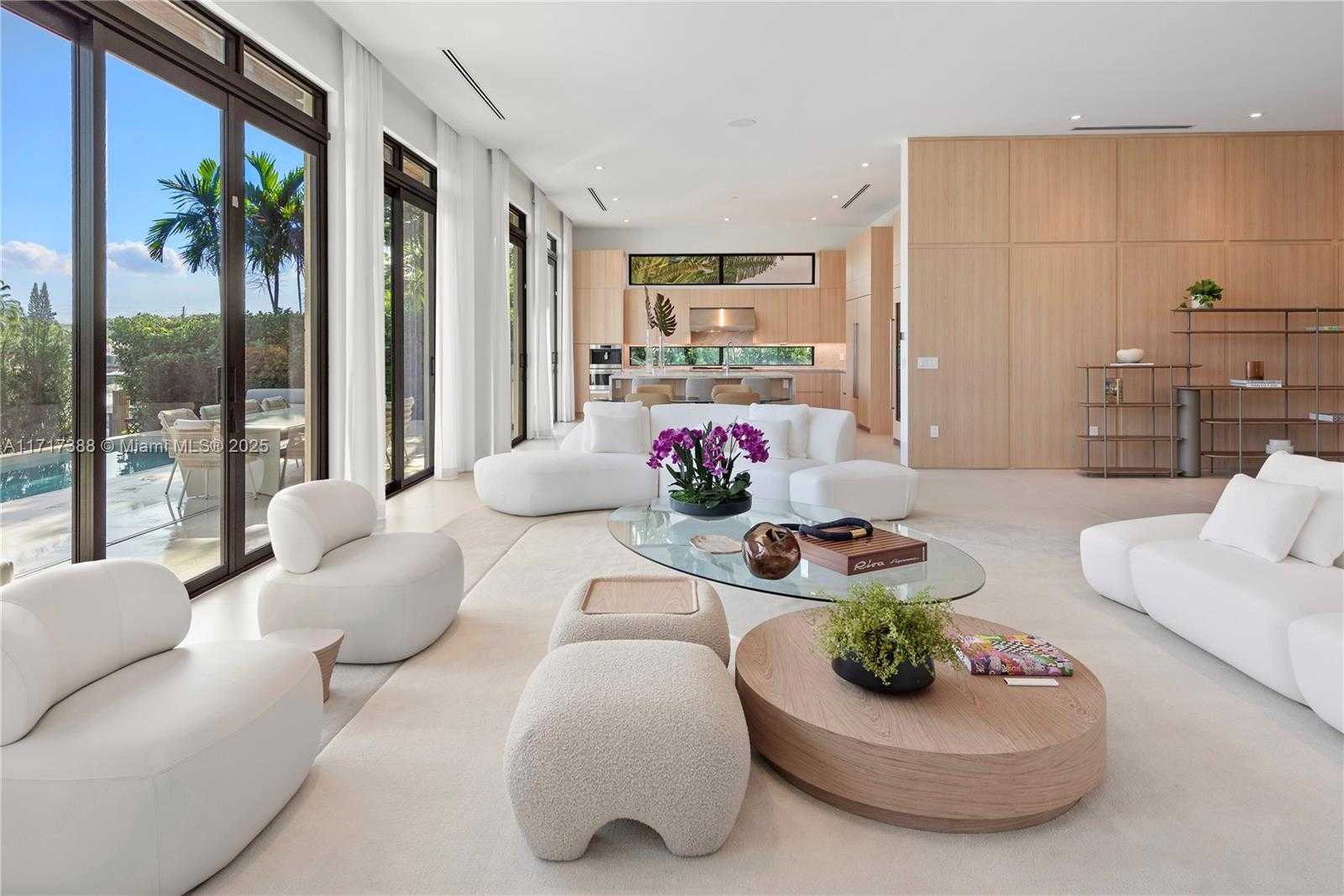 Small Image of 12575 PALM RD, North Miami Number 28
