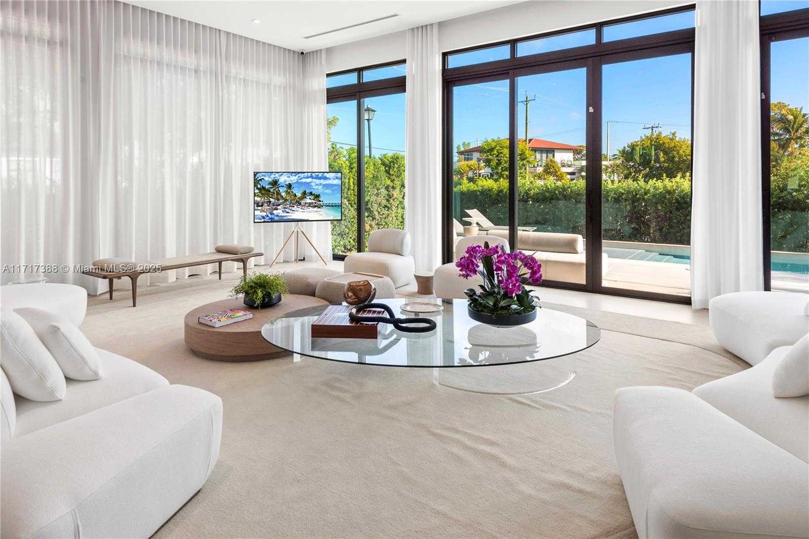 Small Image of 12575 PALM RD, North Miami Number 29