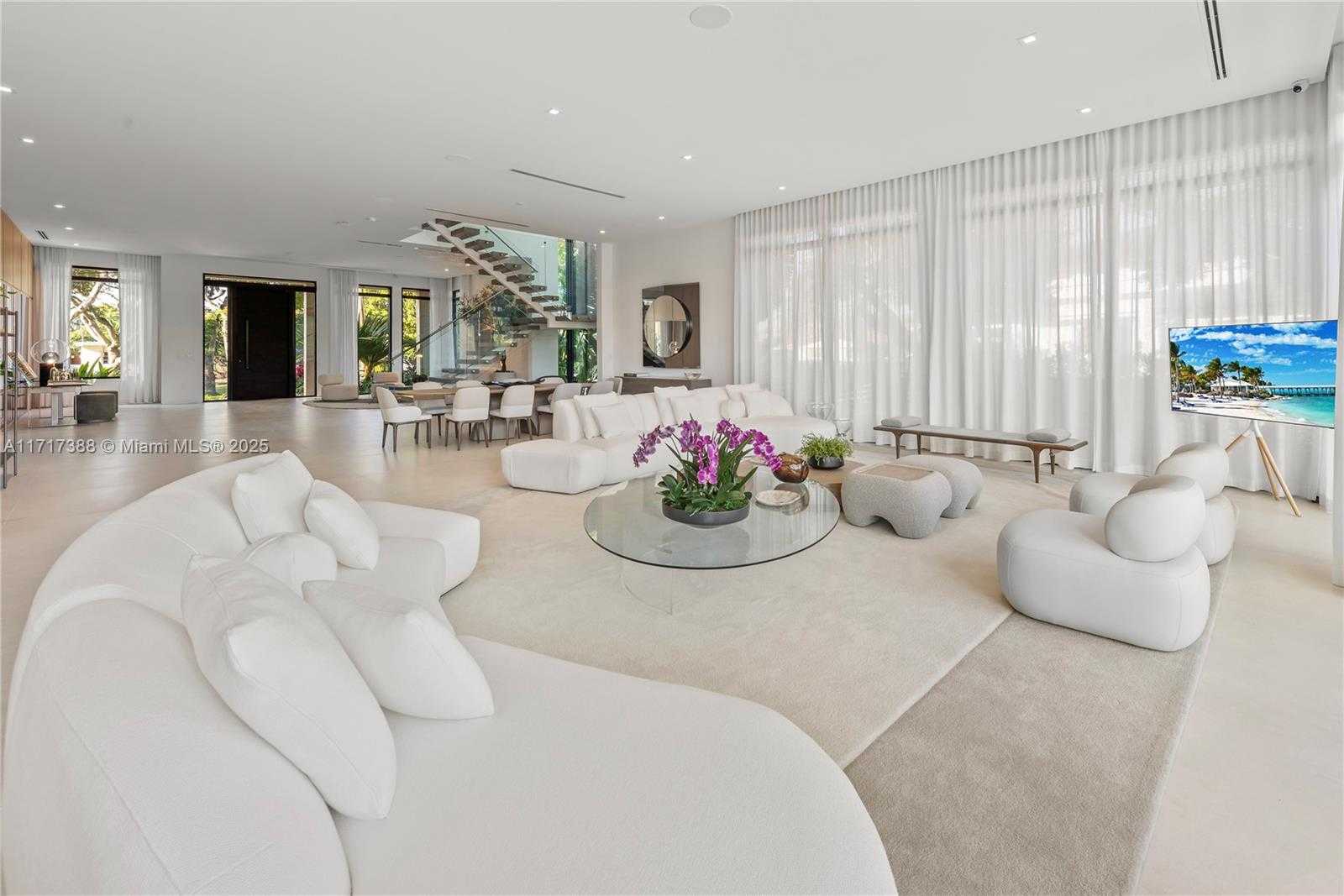 Small Image of 12575 PALM RD, North Miami Number 30