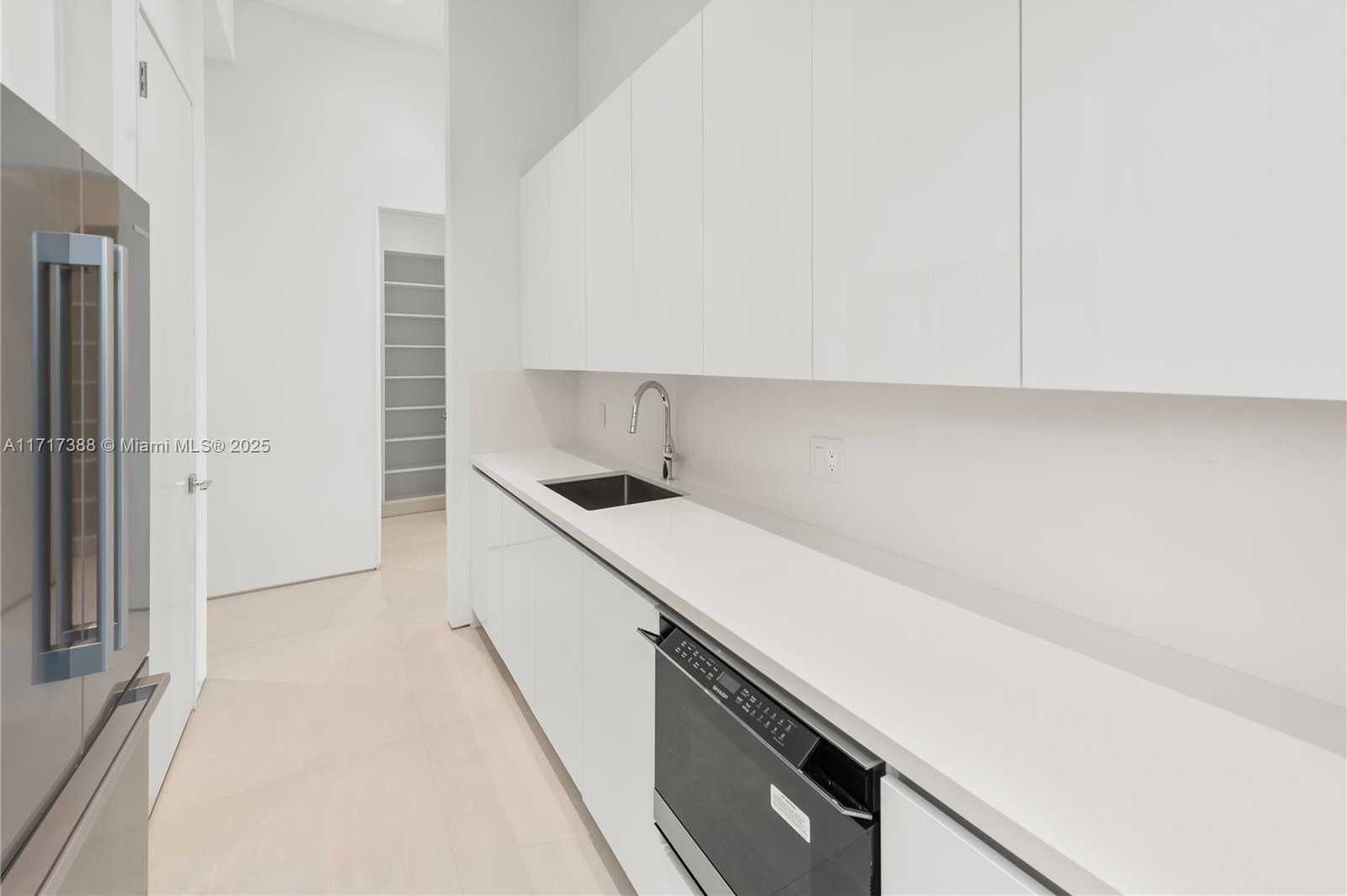 Small Image of 12575 PALM RD, North Miami Number 31