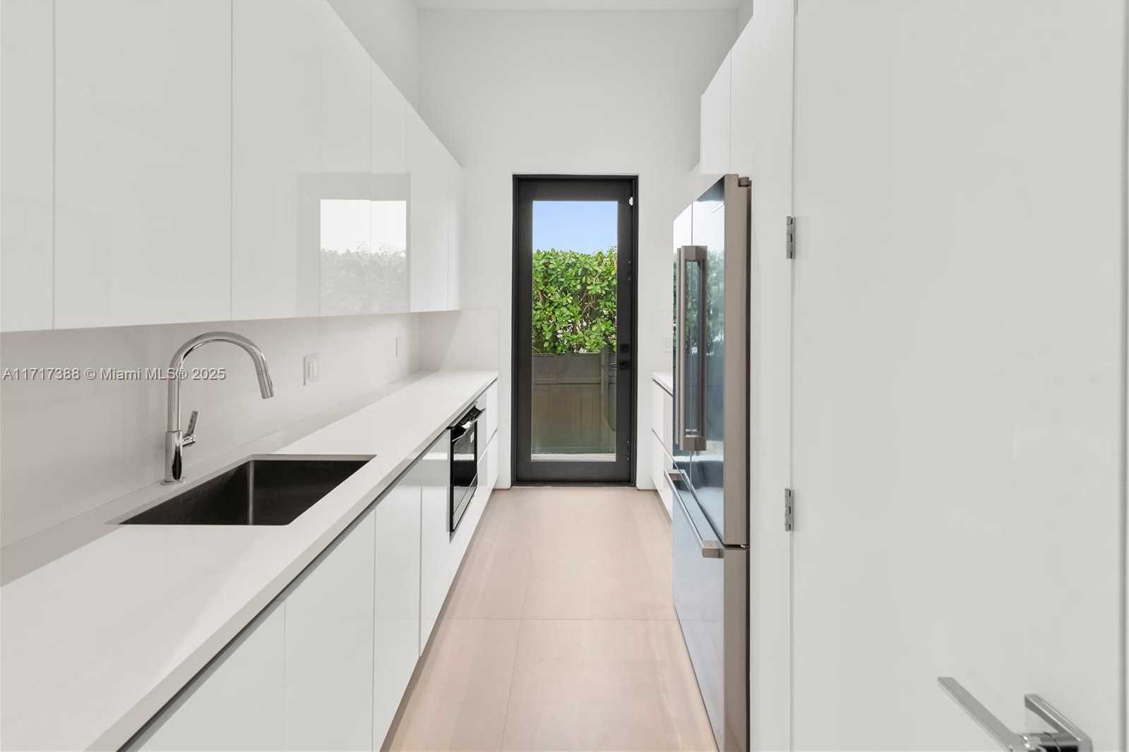 Small Image of 12575 PALM RD, North Miami Number 32