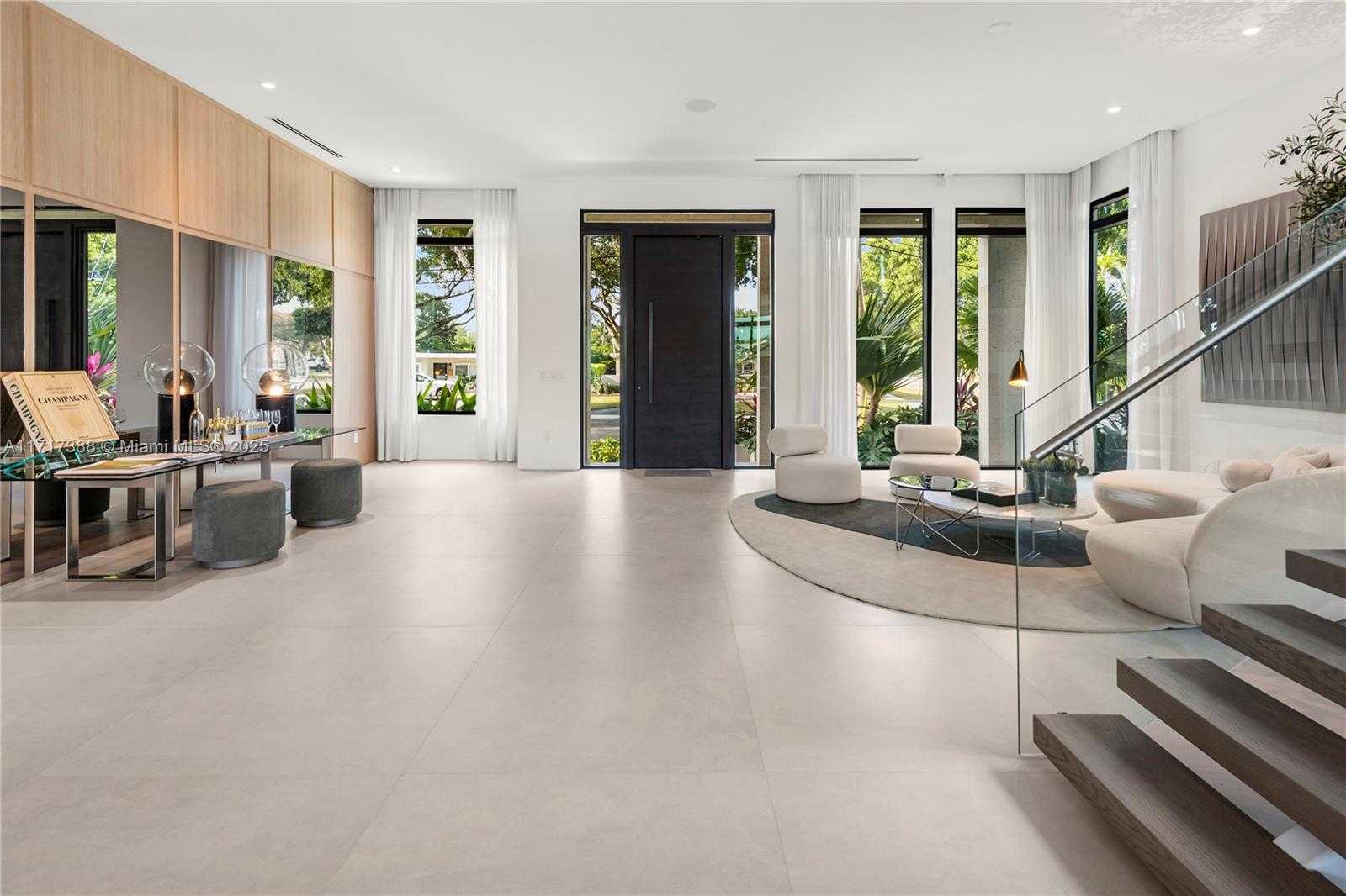 Small Image of 12575 PALM RD, North Miami Number 33