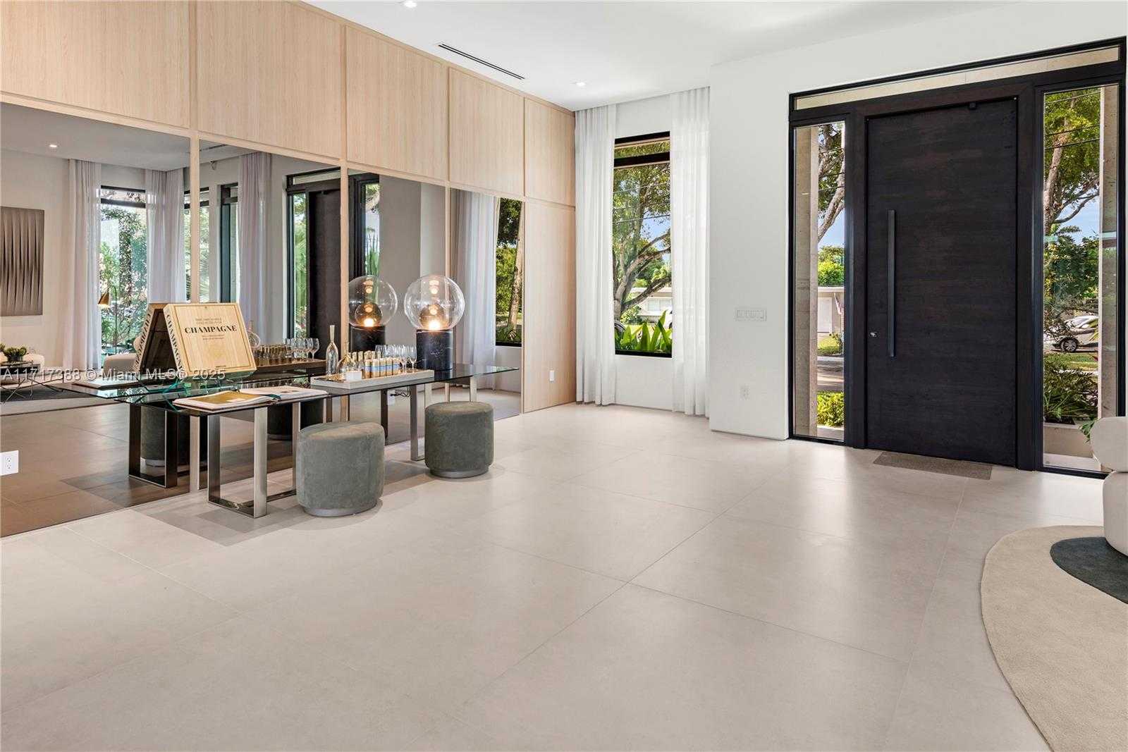 Small Image of 12575 PALM RD, North Miami Number 34