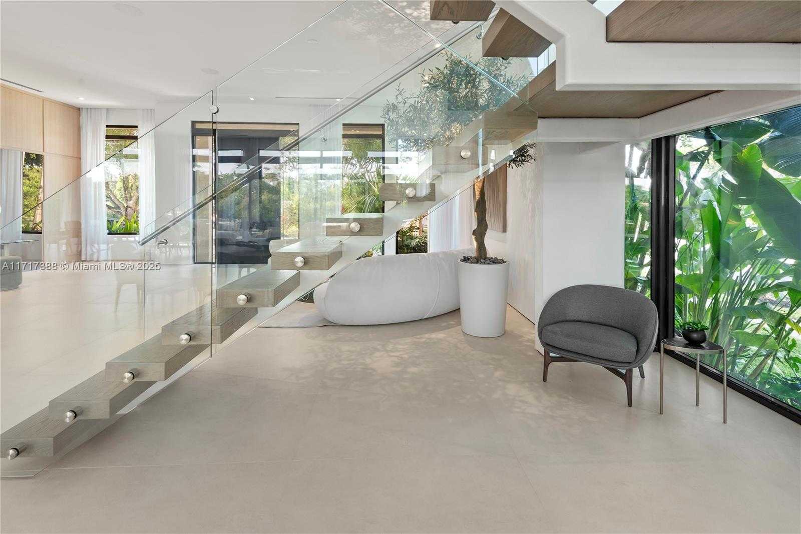 Small Image of 12575 PALM RD, North Miami Number 36