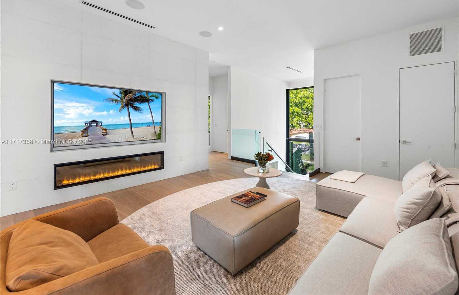 Small Image of 12575 PALM RD, North Miami Number 38