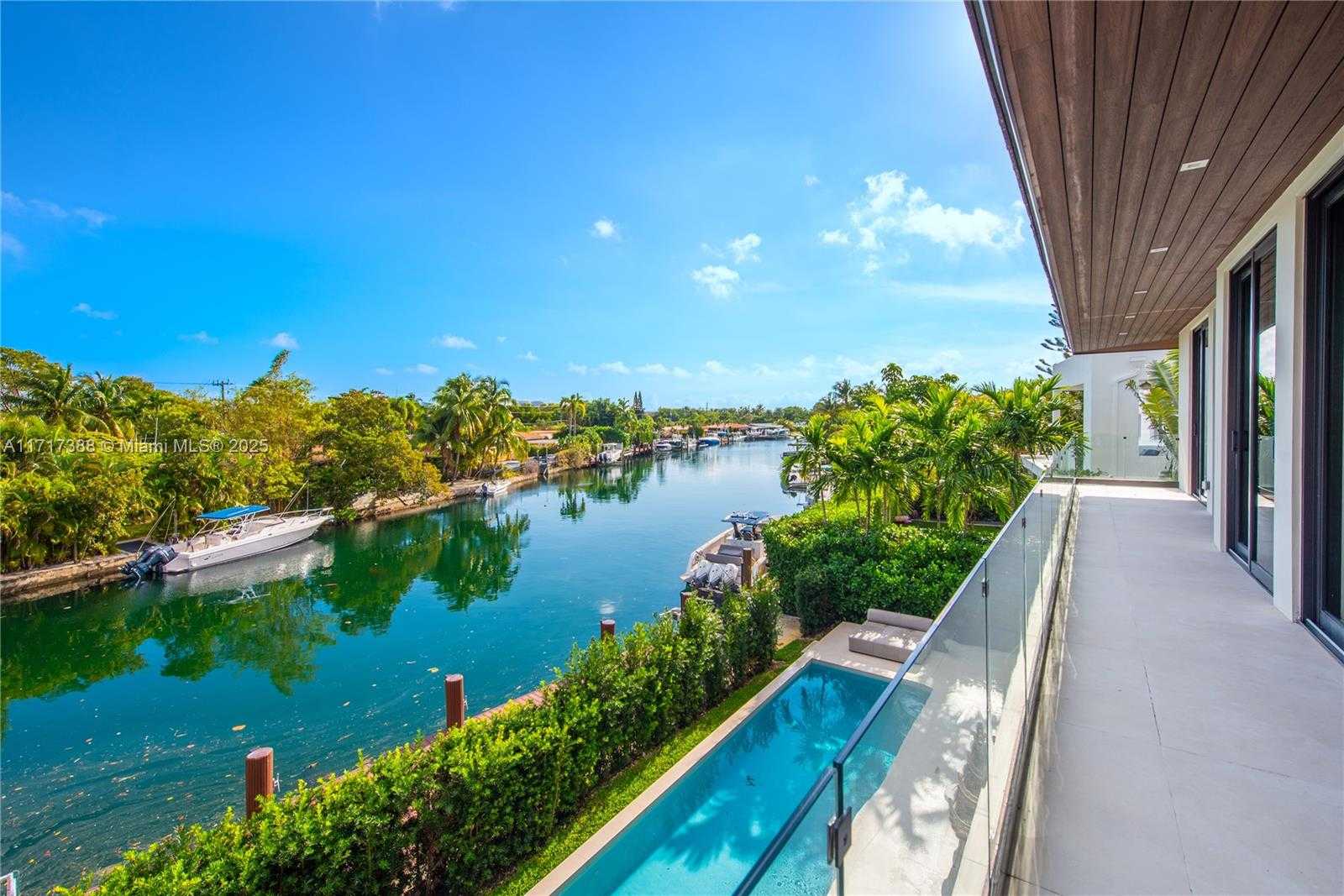 Small Image of 12575 PALM RD, North Miami Number 41