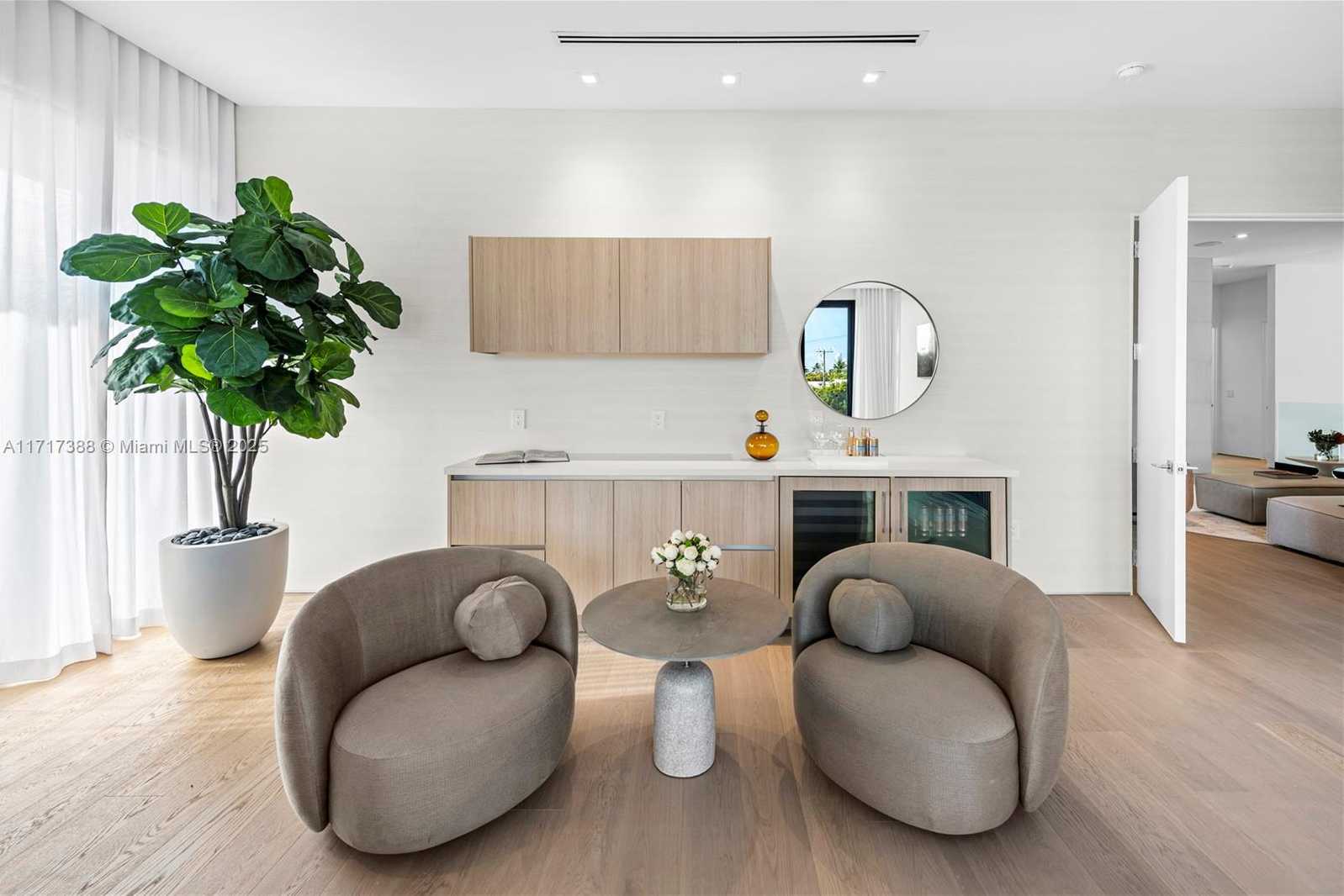 Small Image of 12575 PALM RD, North Miami Number 43