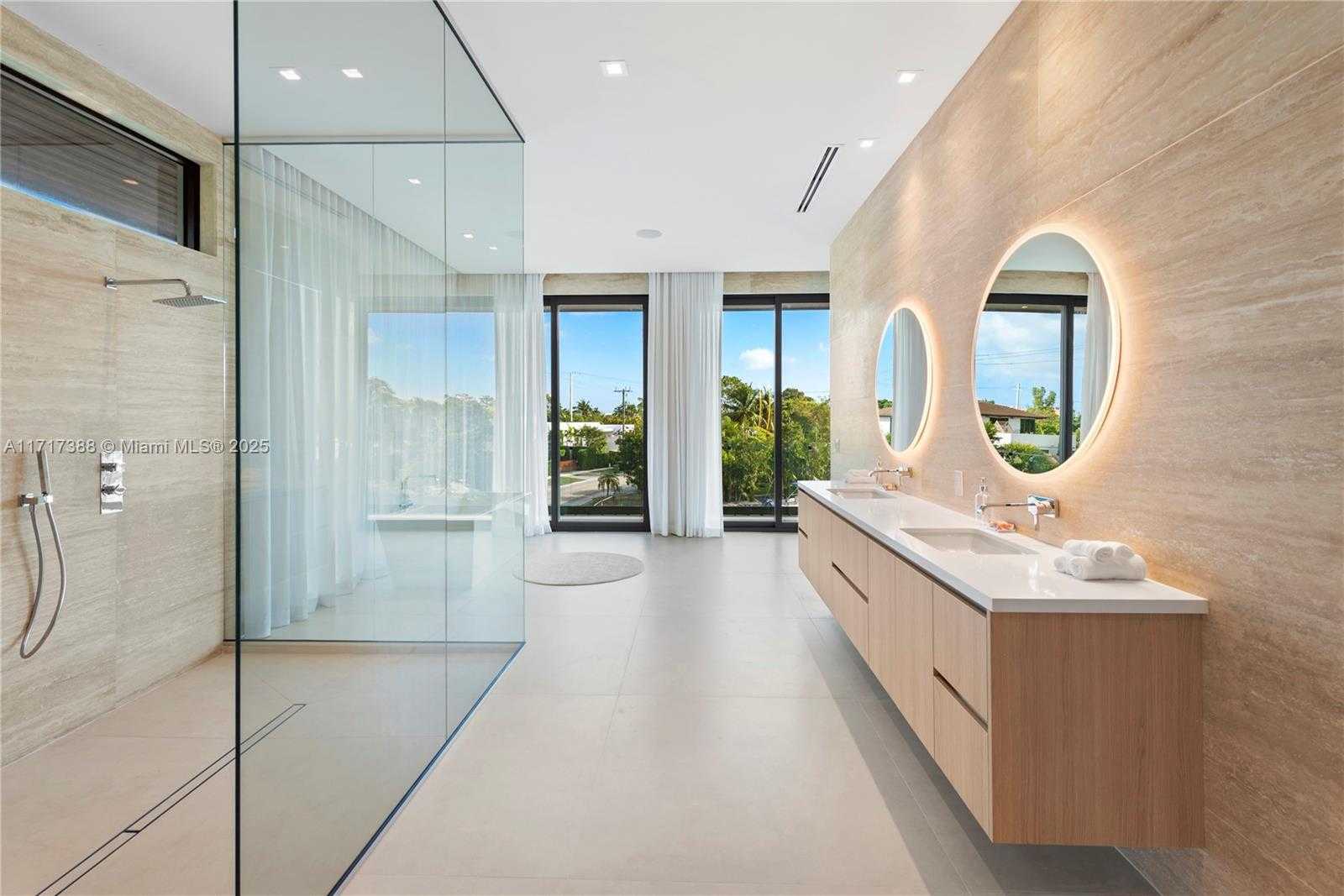 Small Image of 12575 PALM RD, North Miami Number 46