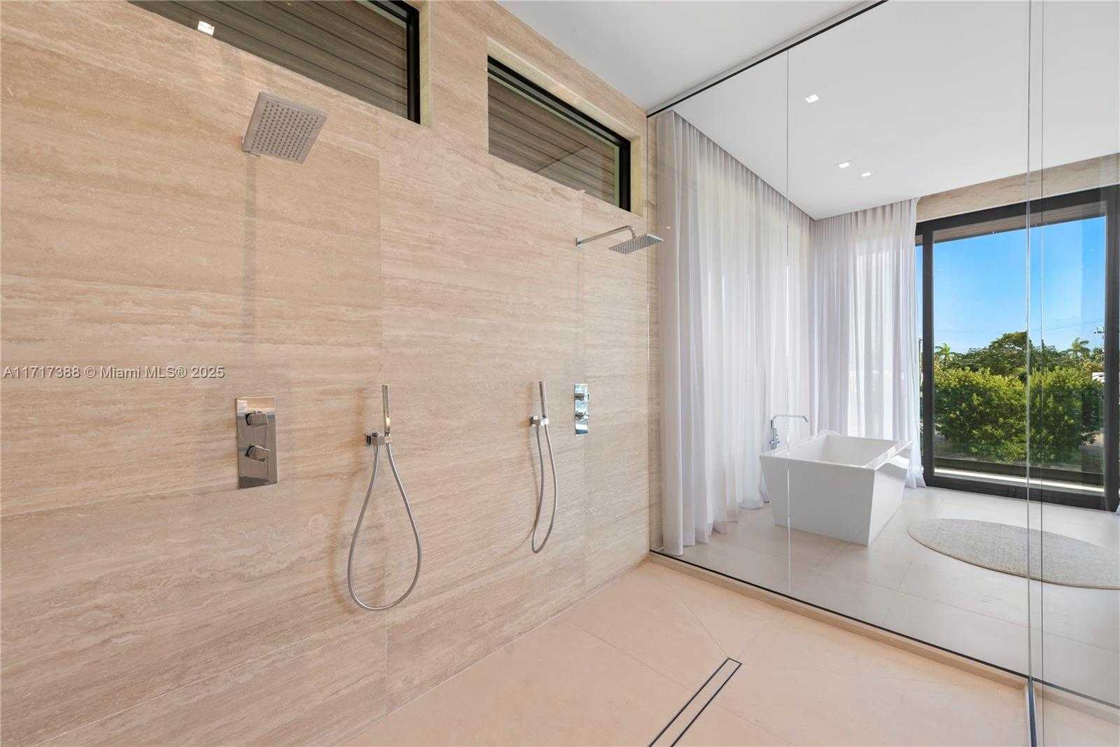 Small Image of 12575 PALM RD, North Miami Number 49