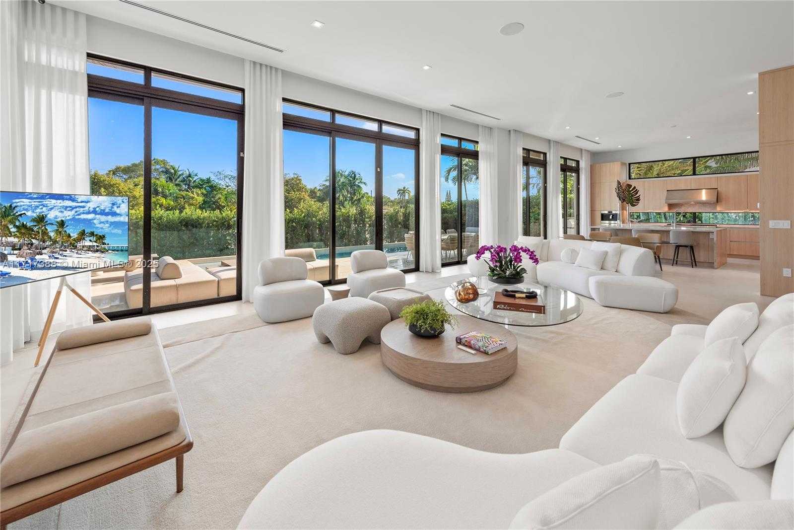 Small Image of 12575 PALM RD, North Miami Number 5
