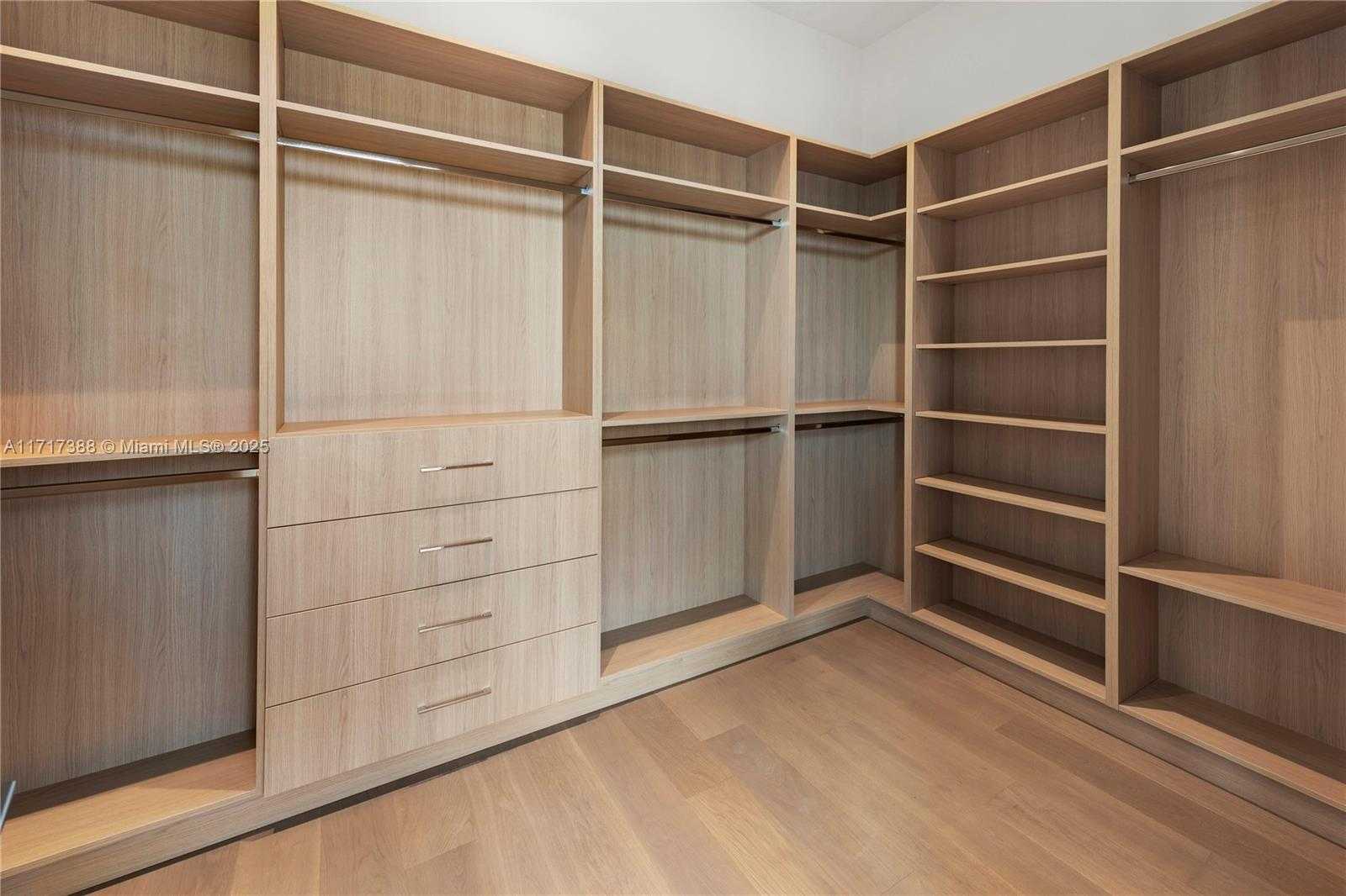 Small Image of 12575 PALM RD, North Miami Number 52
