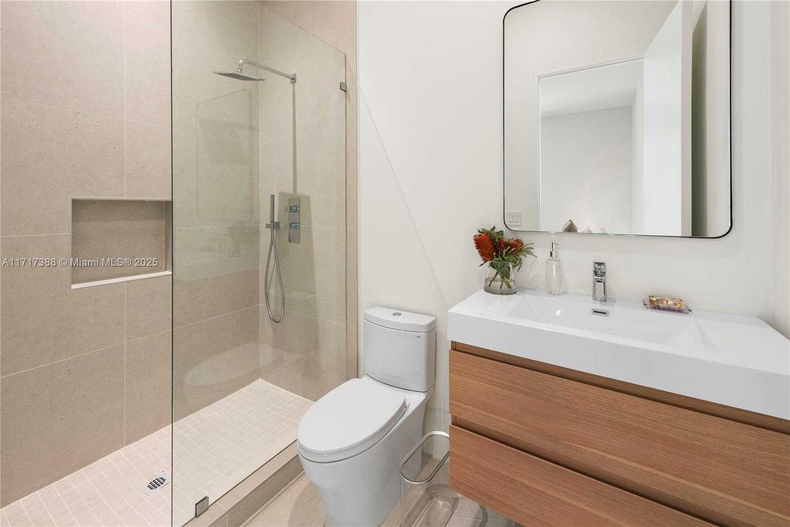 Small Image of 12575 PALM RD, North Miami Number 60