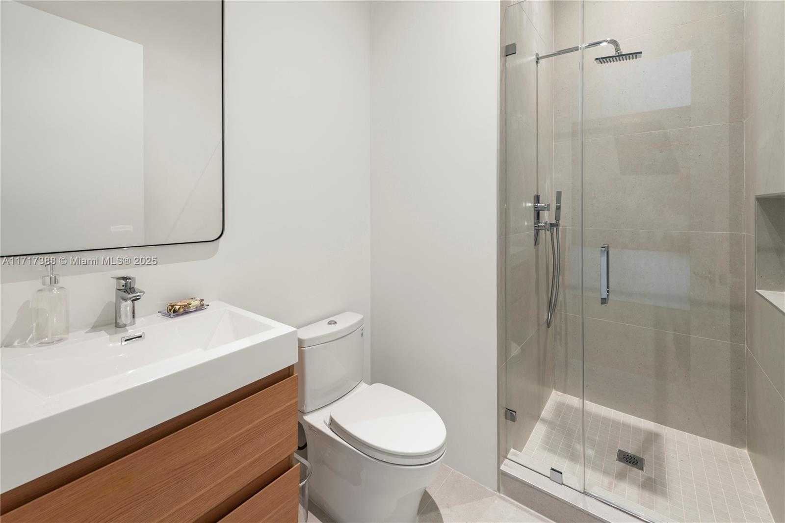Small Image of 12575 PALM RD, North Miami Number 63