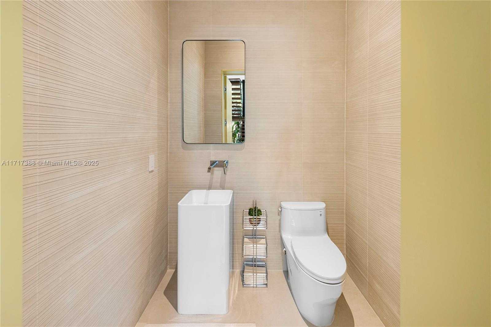 Small Image of 12575 PALM RD, North Miami Number 64