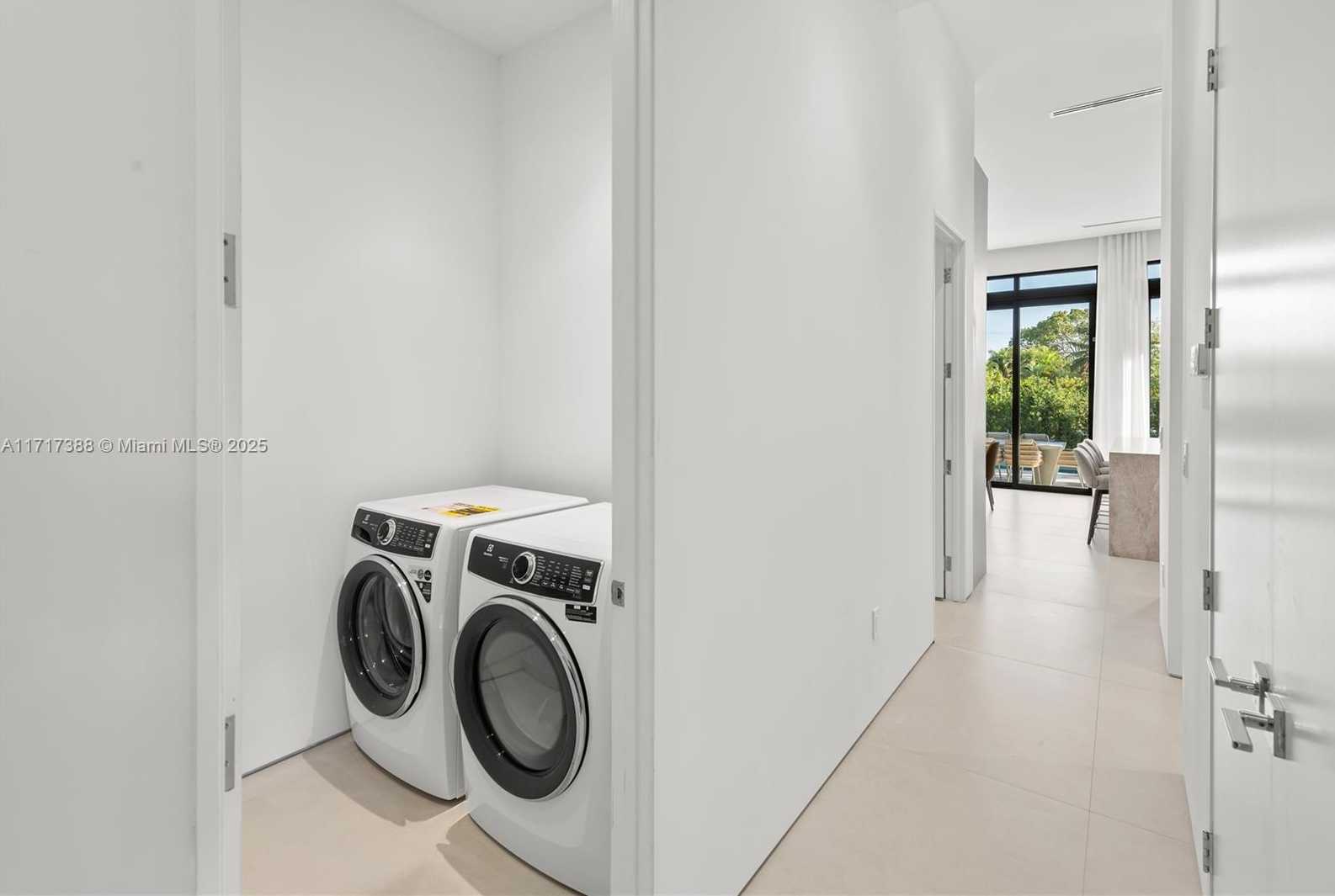 Small Image of 12575 PALM RD, North Miami Number 65