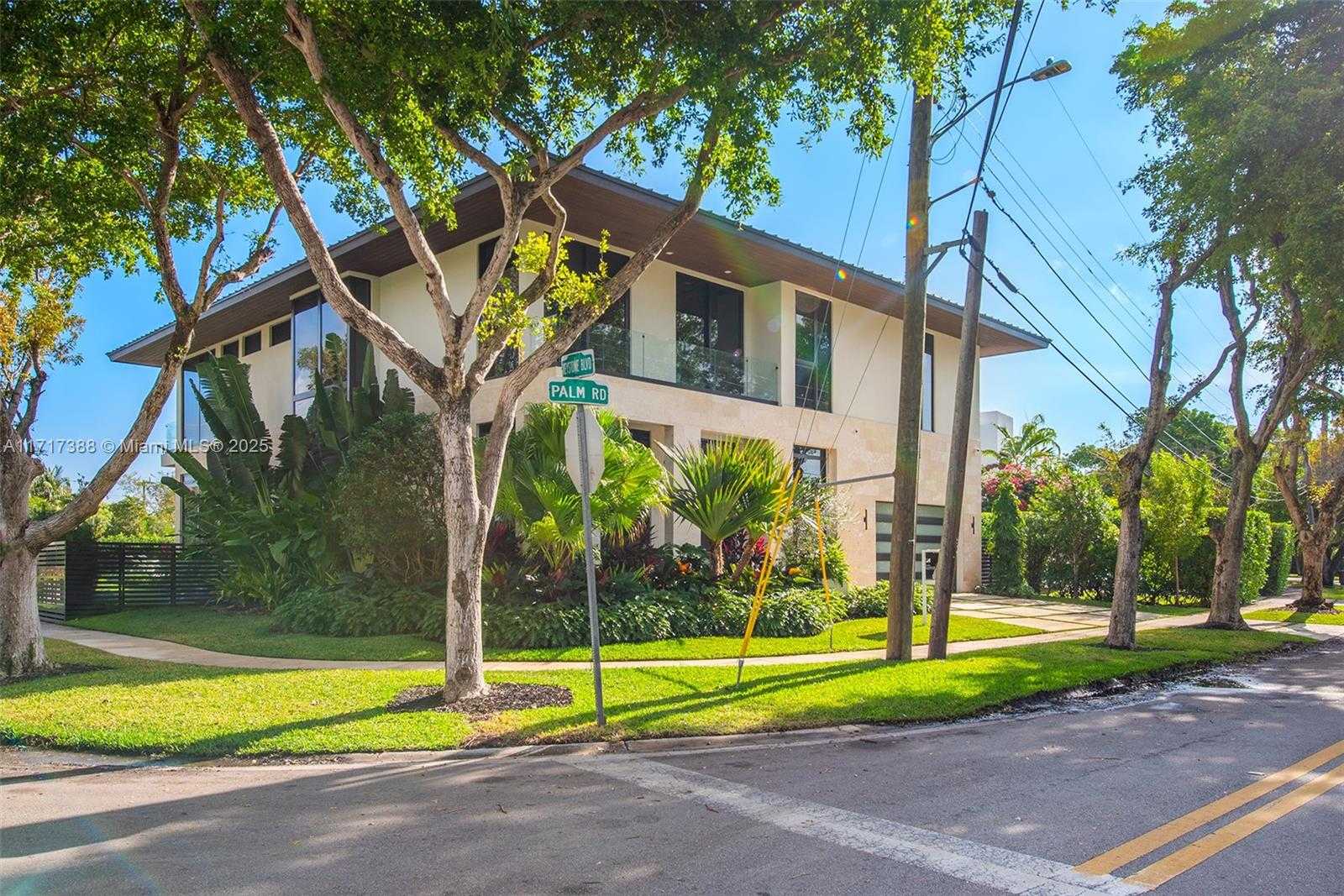 Small Image of 12575 PALM RD, North Miami Number 68
