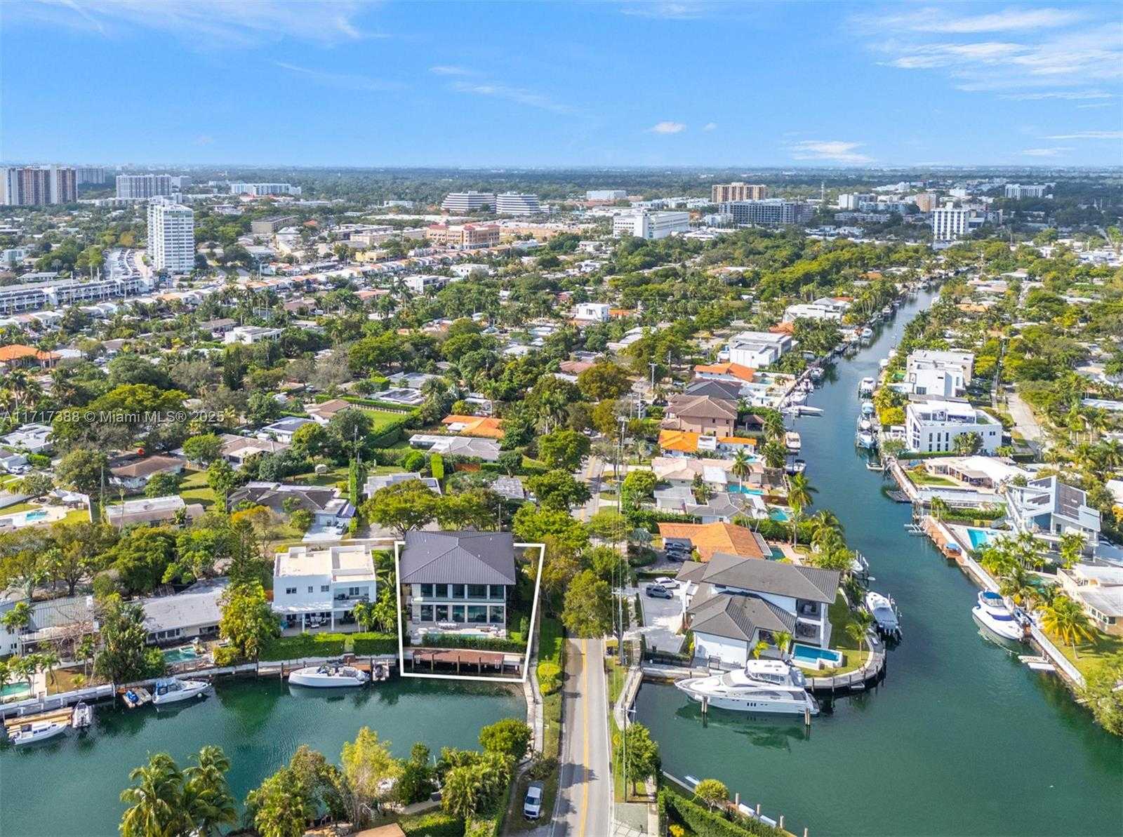 Small Image of 12575 PALM RD, North Miami Number 69
