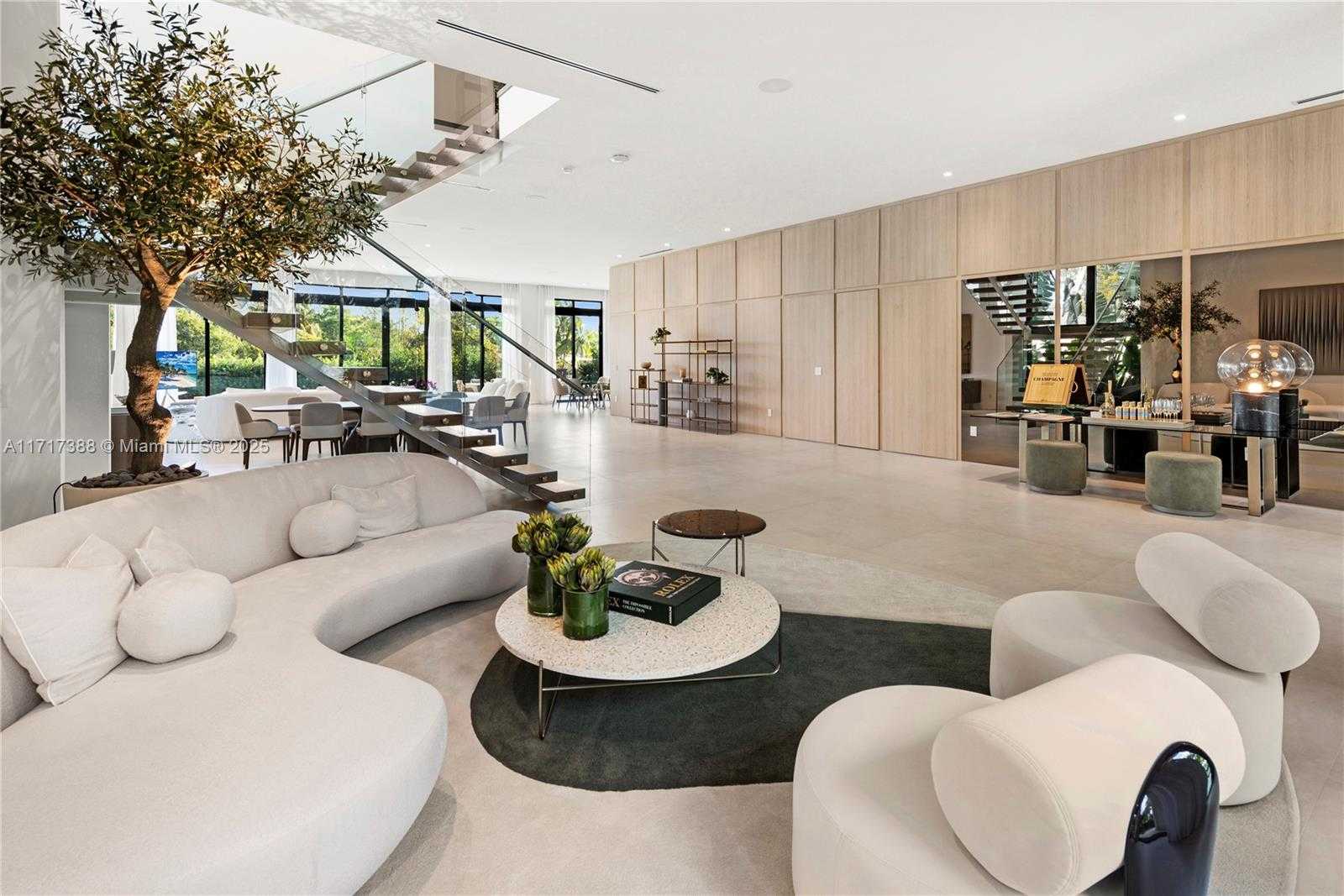 Small Image of 12575 PALM RD, North Miami Number 7