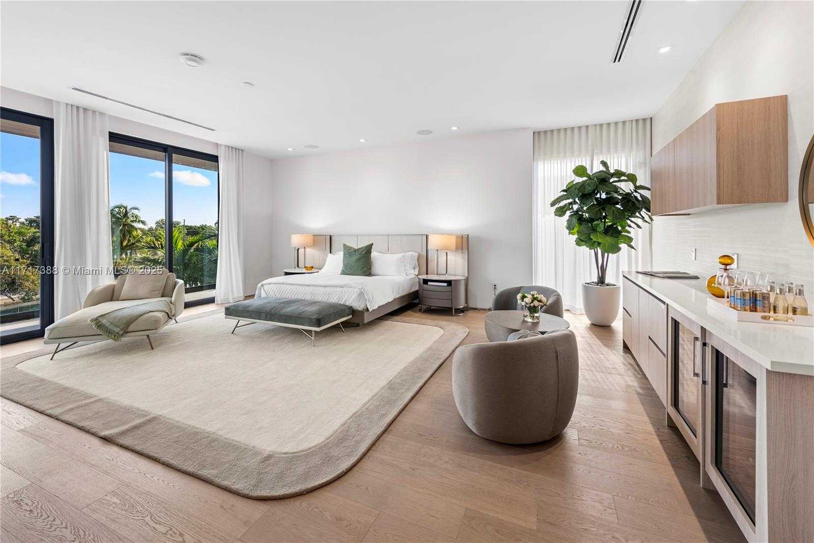 Small Image of 12575 PALM RD, North Miami Number 8
