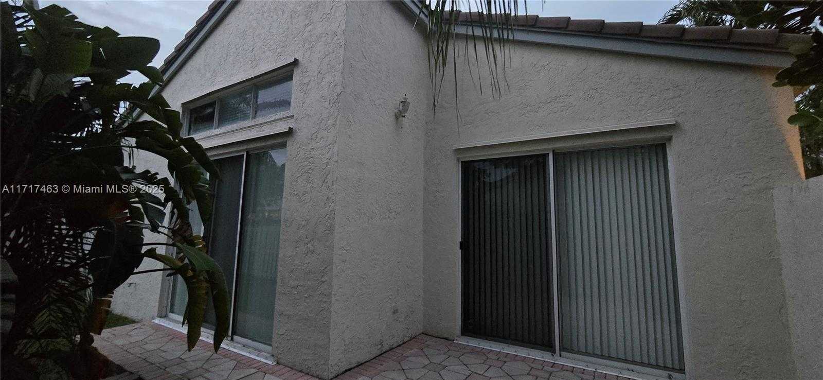 Small Image of 15750, Pembroke Pines Number 14