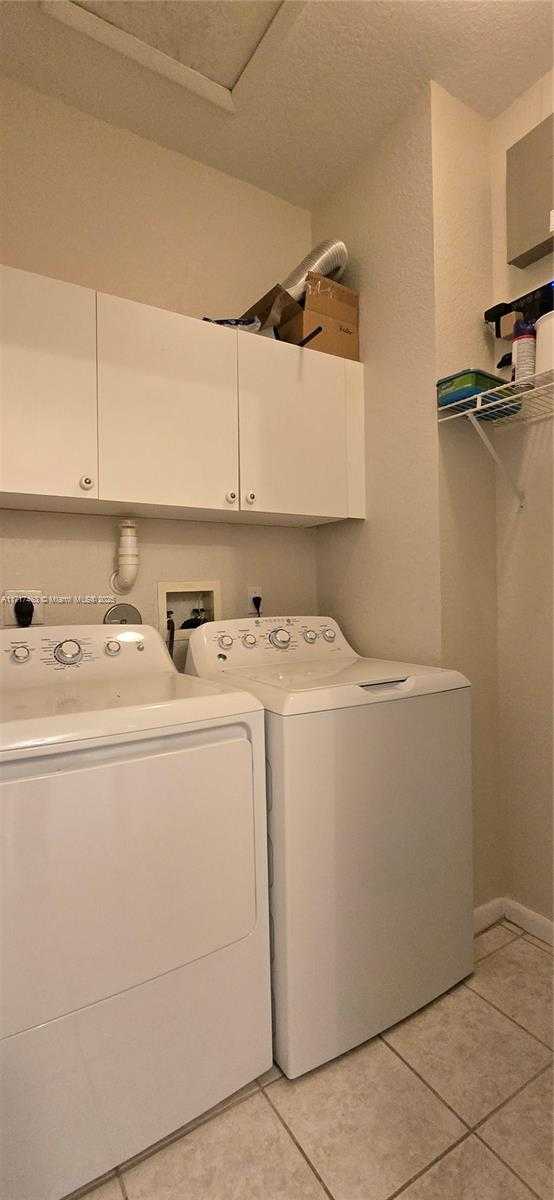 Small Image of 15750, Pembroke Pines Number 17