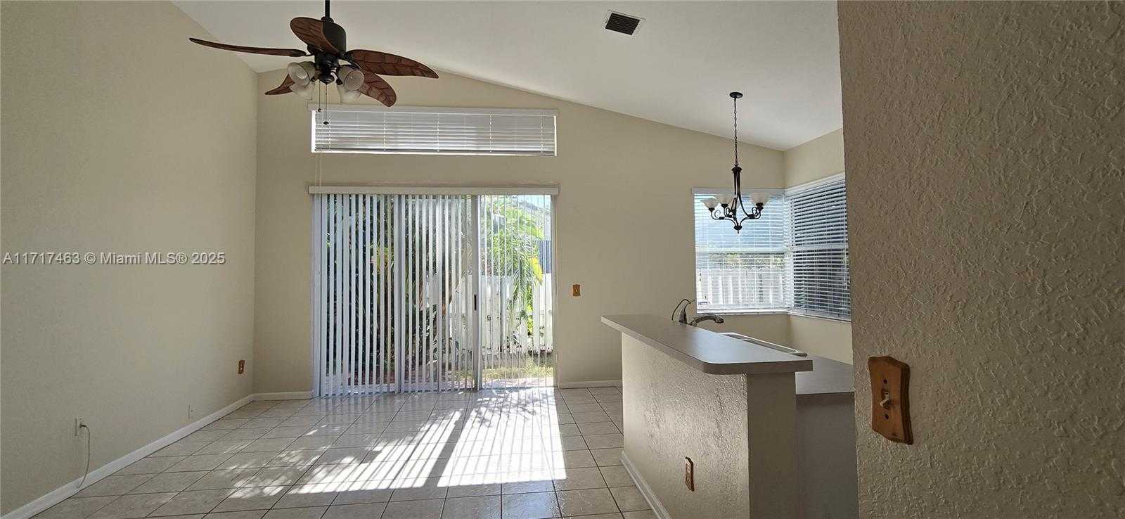 Small Image of 15750, Pembroke Pines Number 18