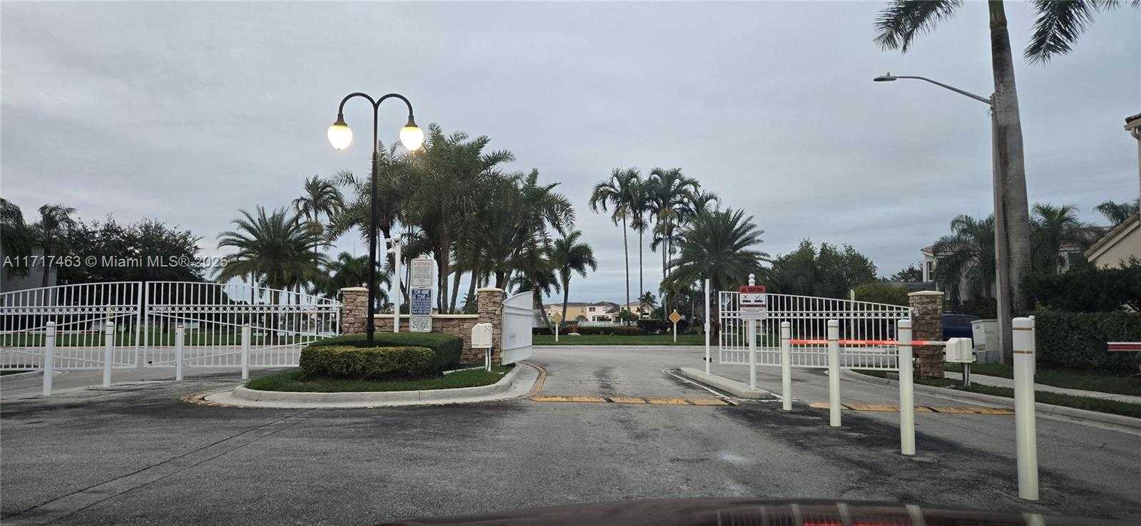 Small Image of 15750, Pembroke Pines Number 2