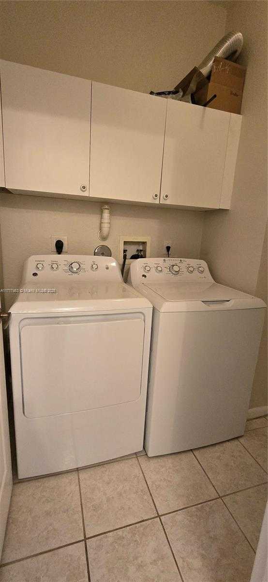 Small Image of 15750, Pembroke Pines Number 22