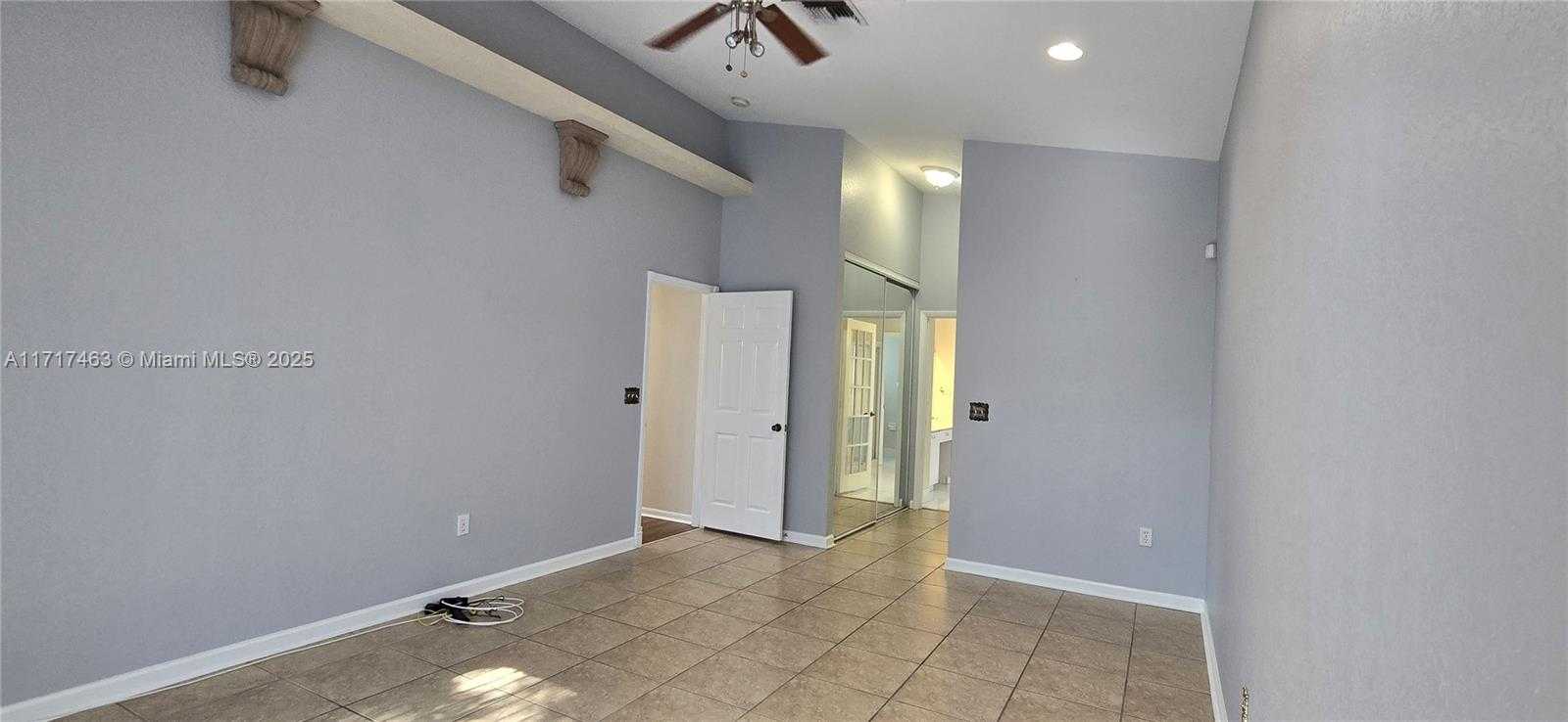 Small Image of 15750, Pembroke Pines Number 23