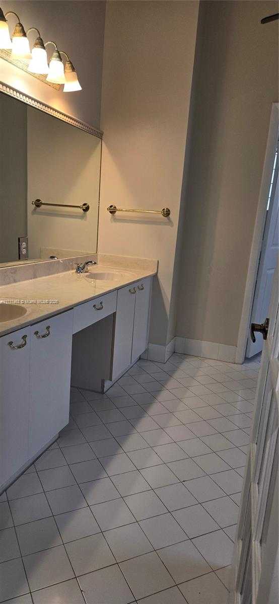 Small Image of 15750, Pembroke Pines Number 24