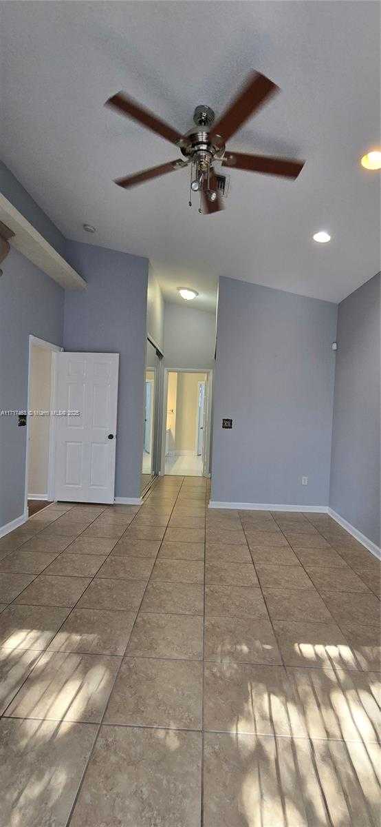 Small Image of 15750, Pembroke Pines Number 25