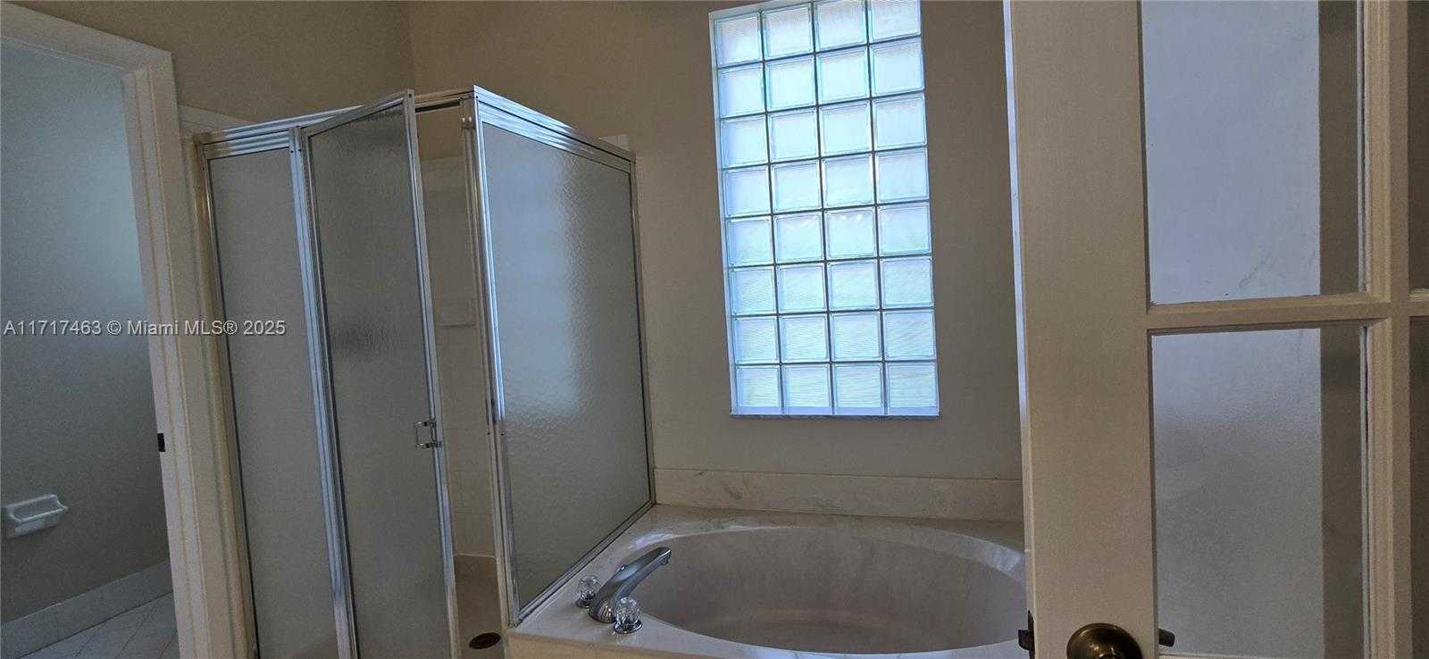 Small Image of 15750, Pembroke Pines Number 27