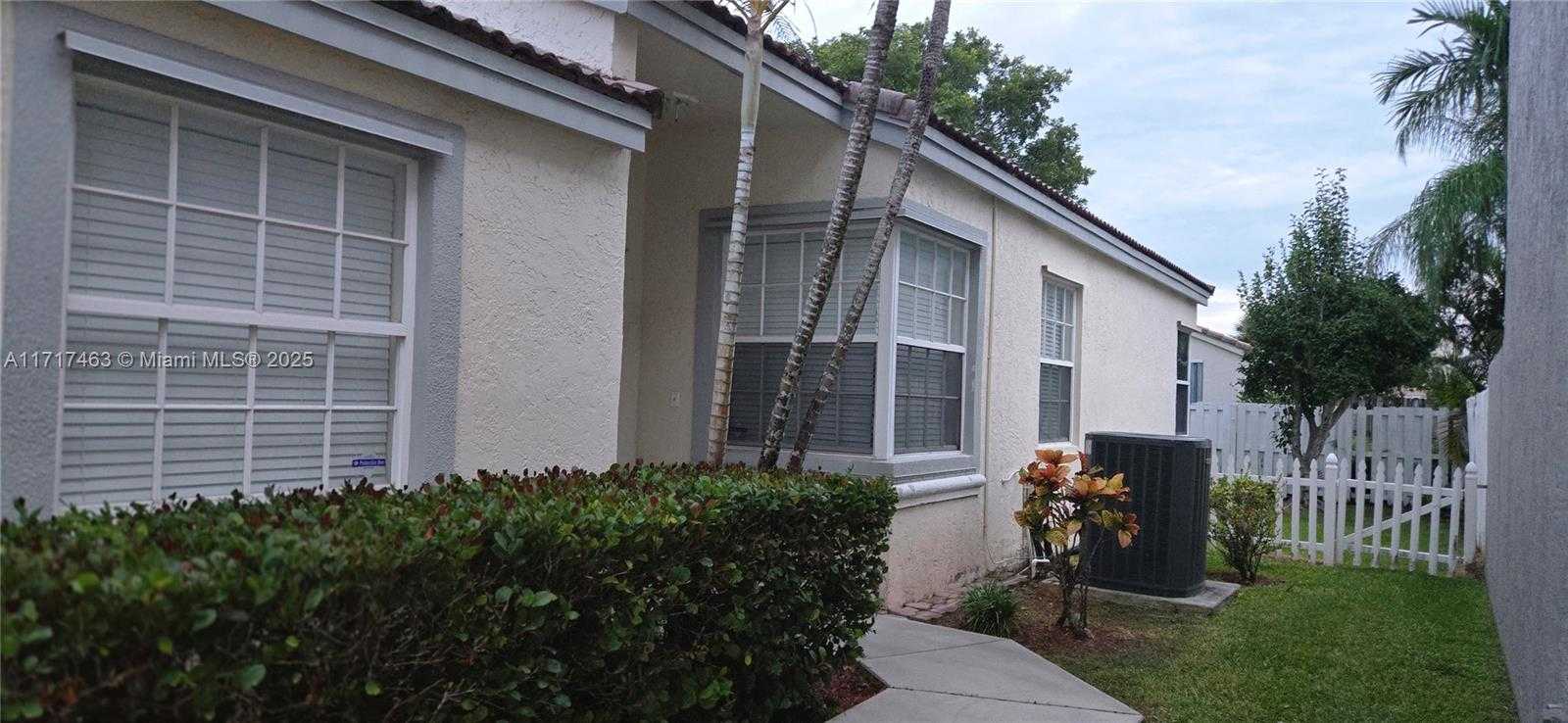 Small Image of 15750, Pembroke Pines Number 3