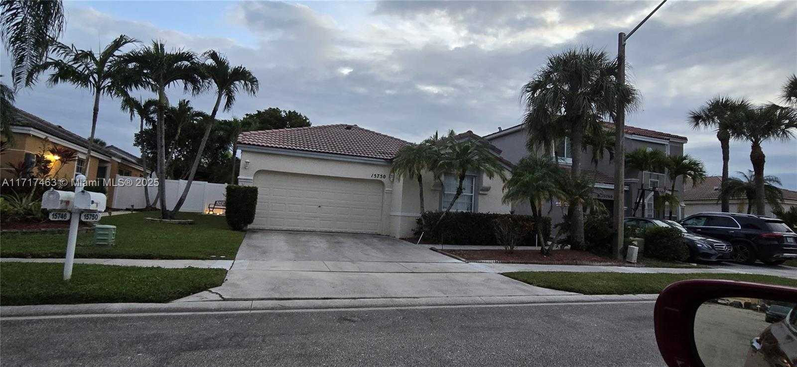 Small Image of 15750, Pembroke Pines Number 34