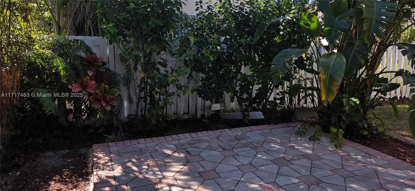 Small Image of 15750, Pembroke Pines Number 35
