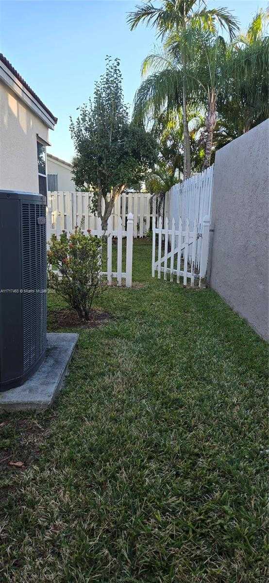 Small Image of 15750, Pembroke Pines Number 36