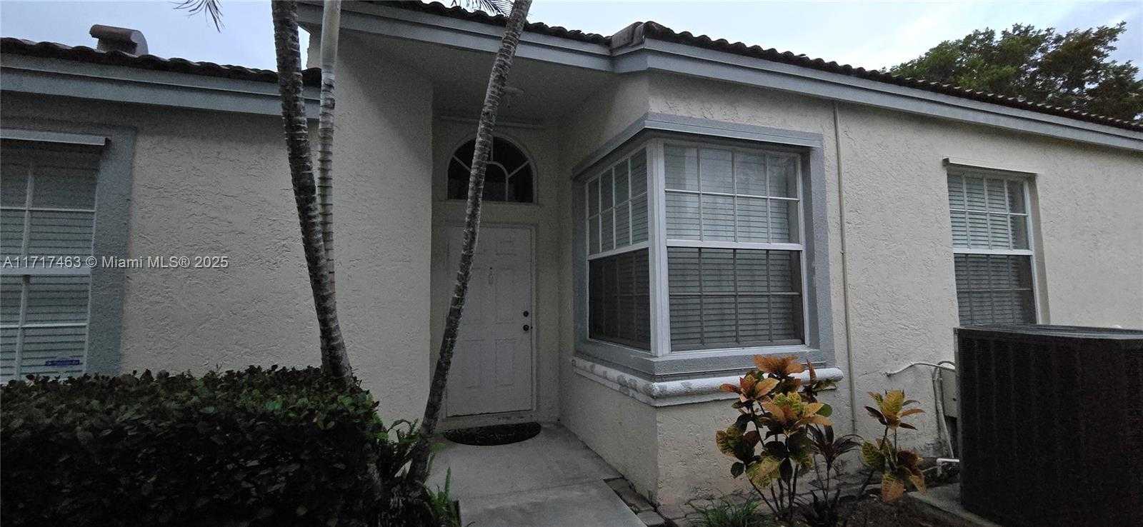 Small Image of 15750, Pembroke Pines Number 4