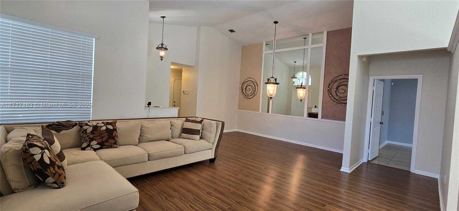 Small Image of 15750, Pembroke Pines Number 5